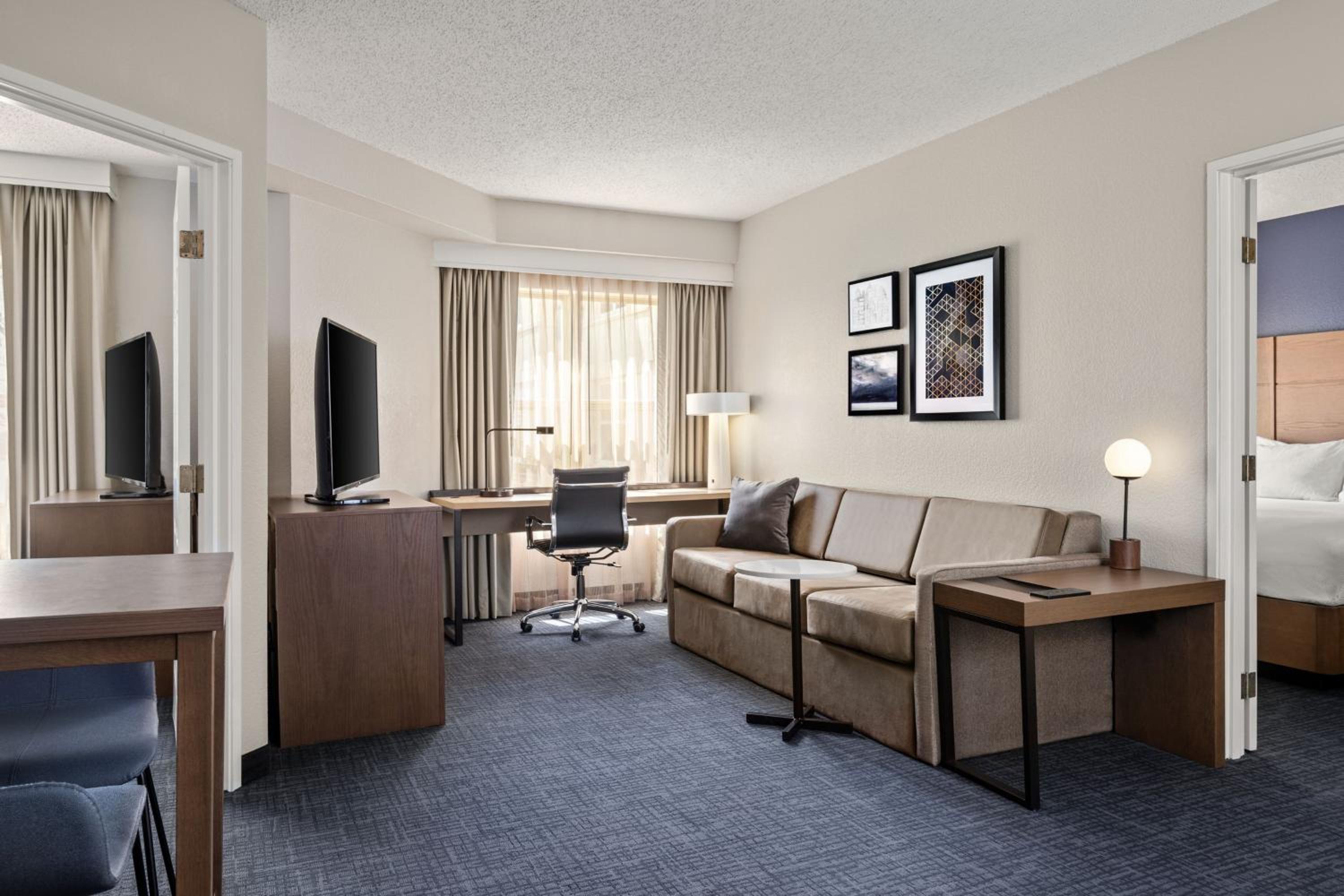 Two-Bedroom Suite - Photo 5