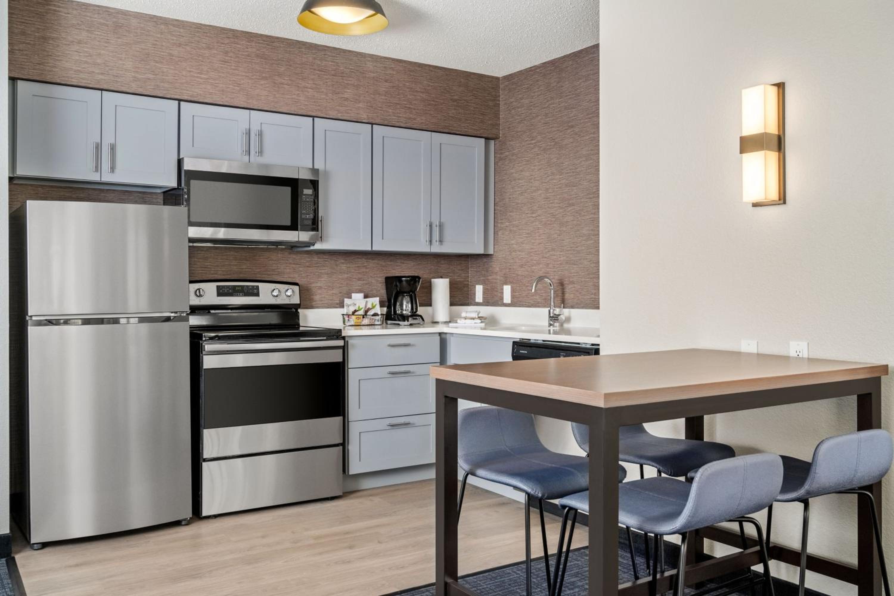 Two-Bedroom Suite - Photo 7