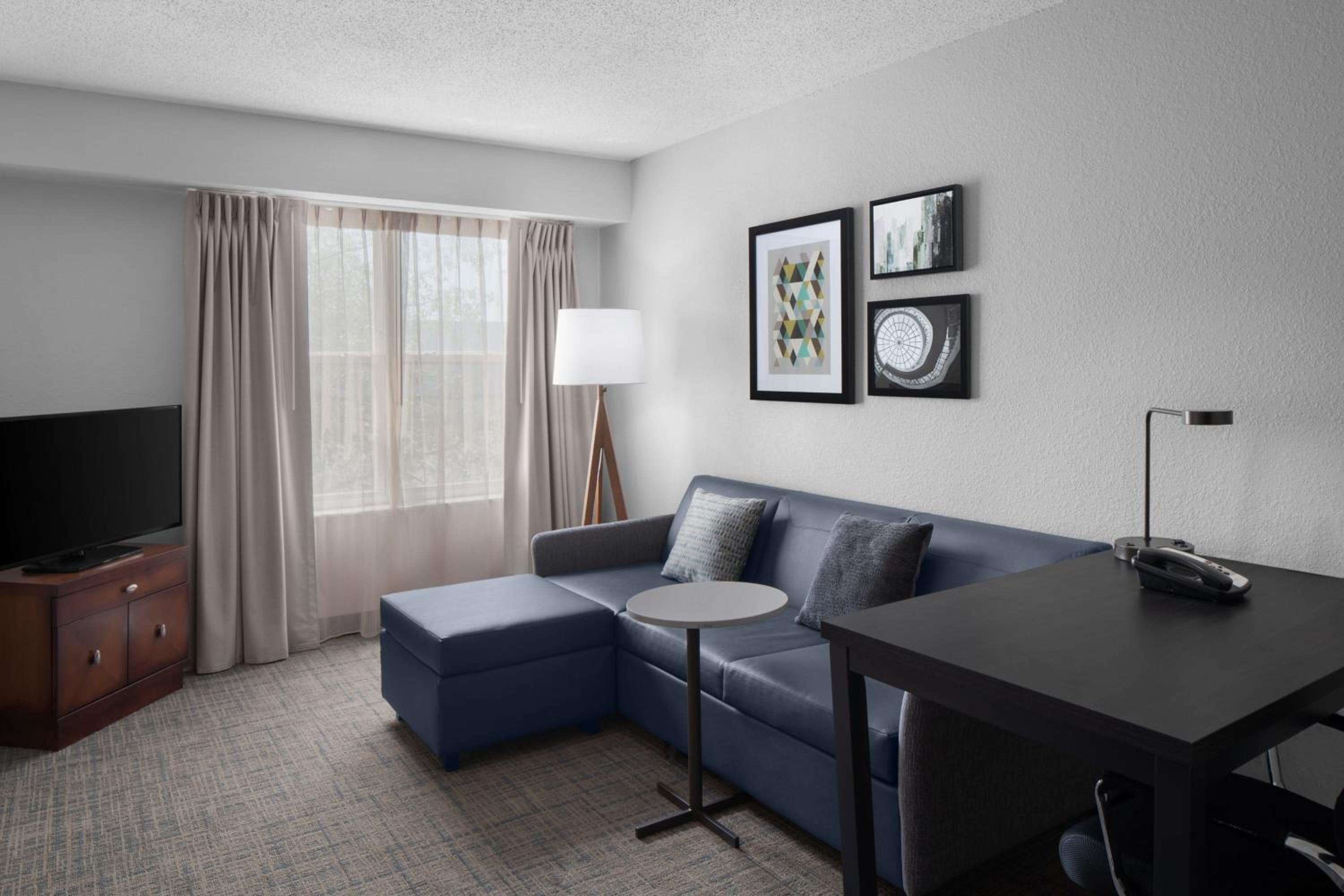 One-Bedroom Queen Suite with Sofa Bed - Photo 5