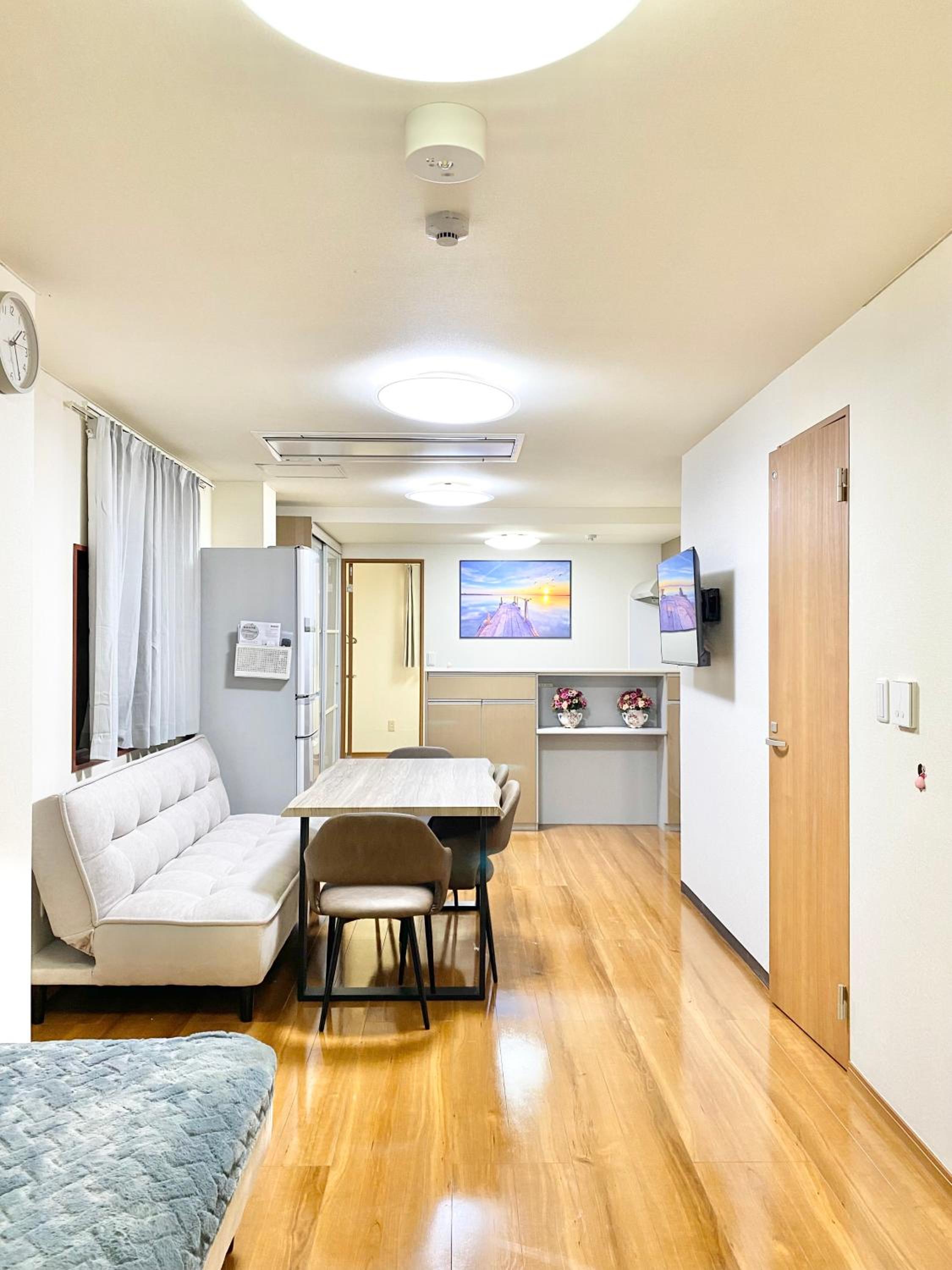 One-Bedroom Apartment photo 2