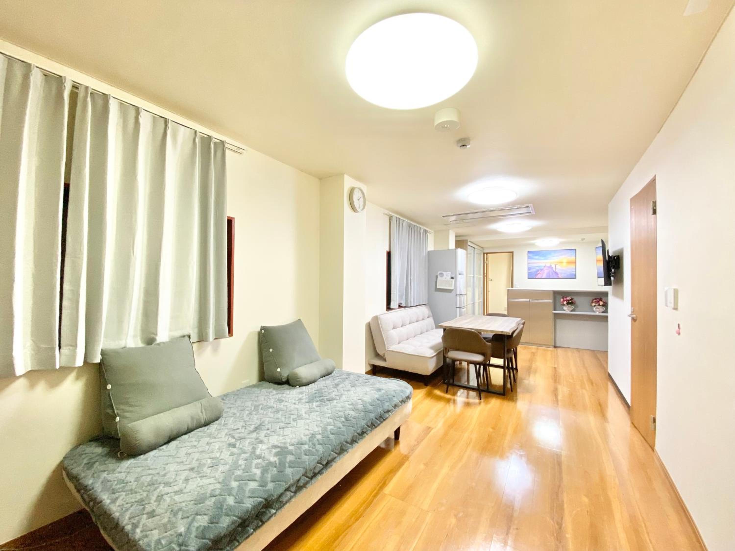 One-Bedroom Apartment photo 1