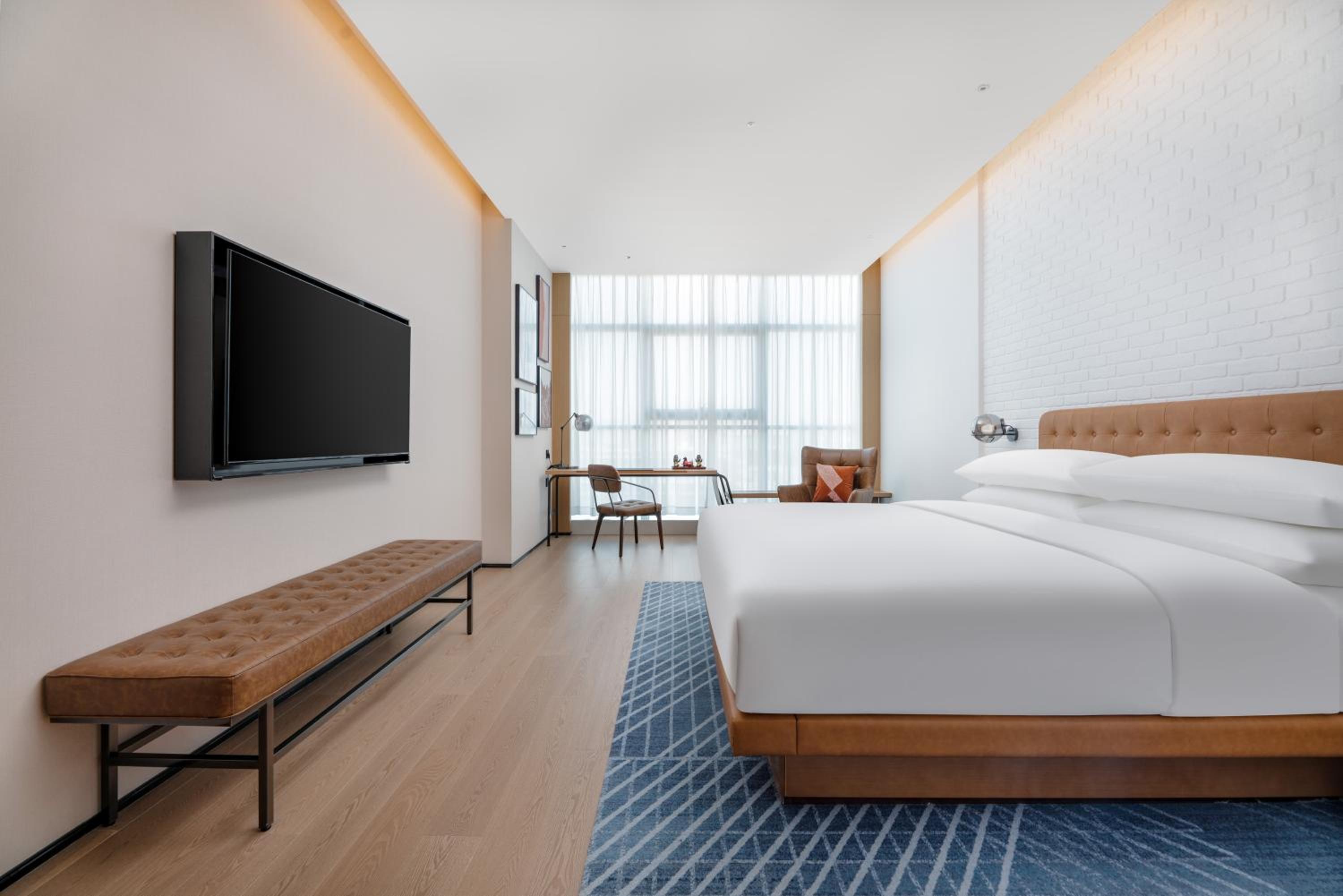 Premier King Room with City View