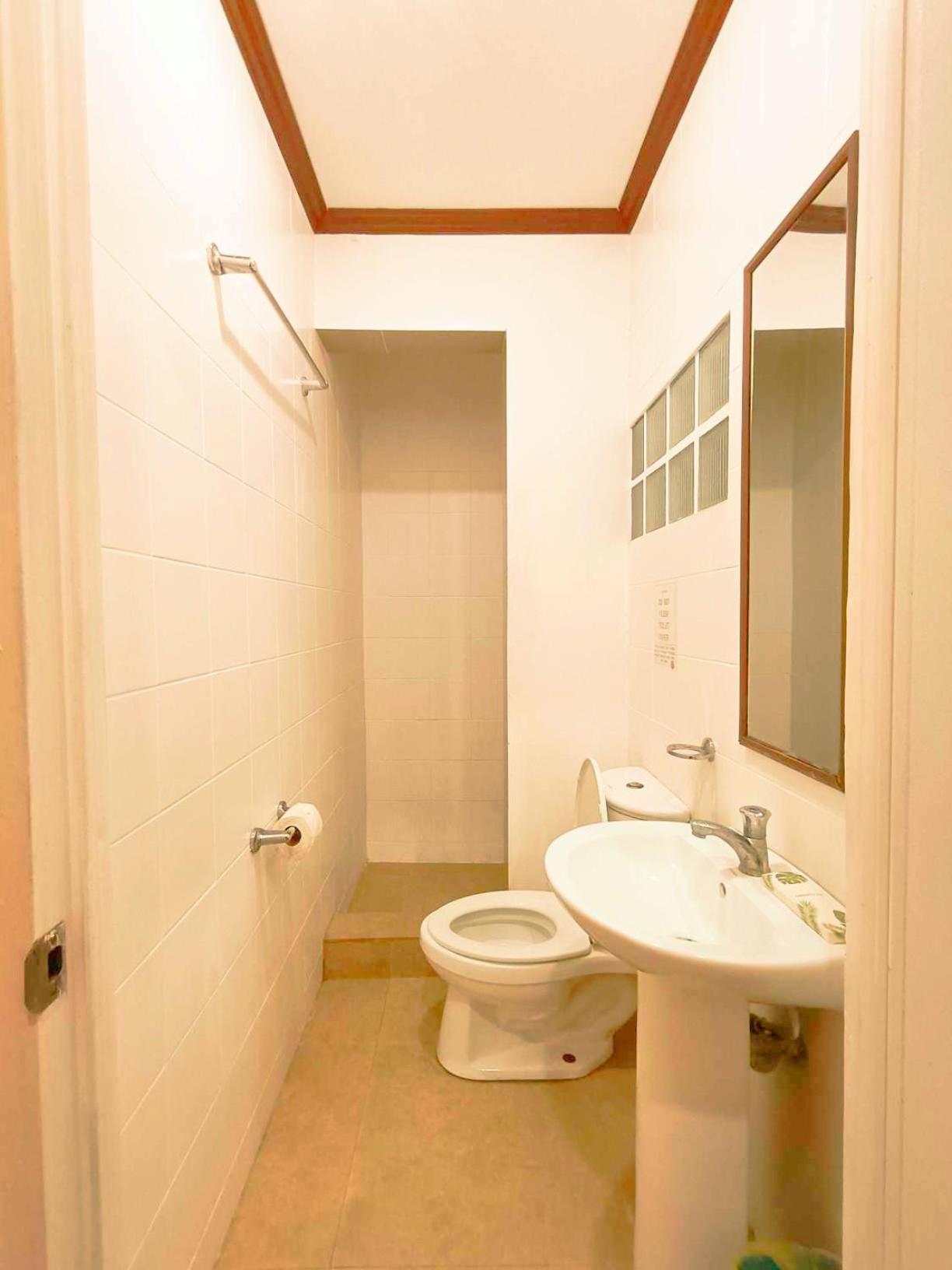 Economy Double Room - Photo 9