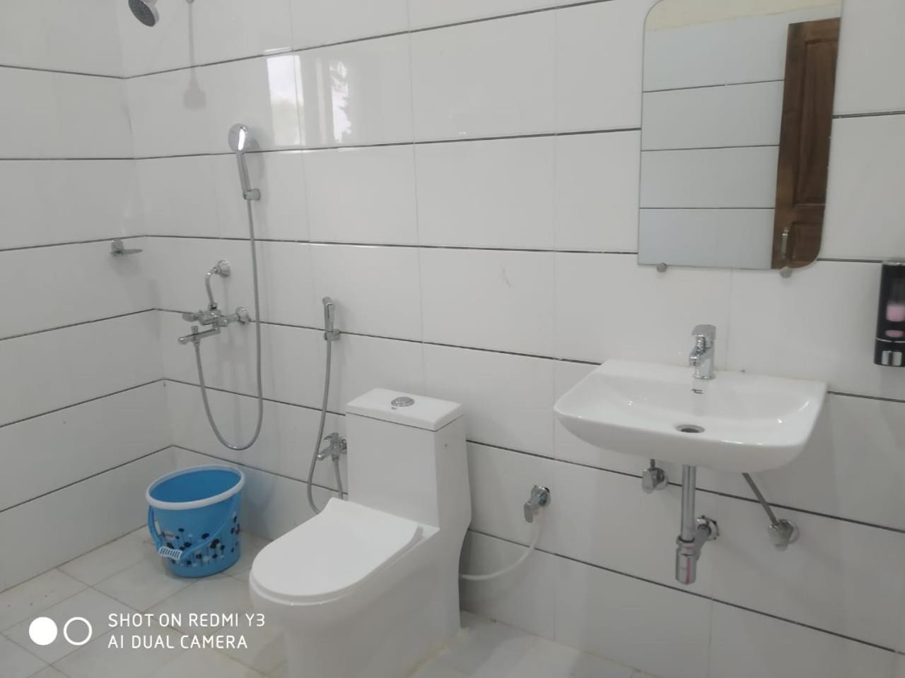 Double Room with Private Bathroom - Photo 11