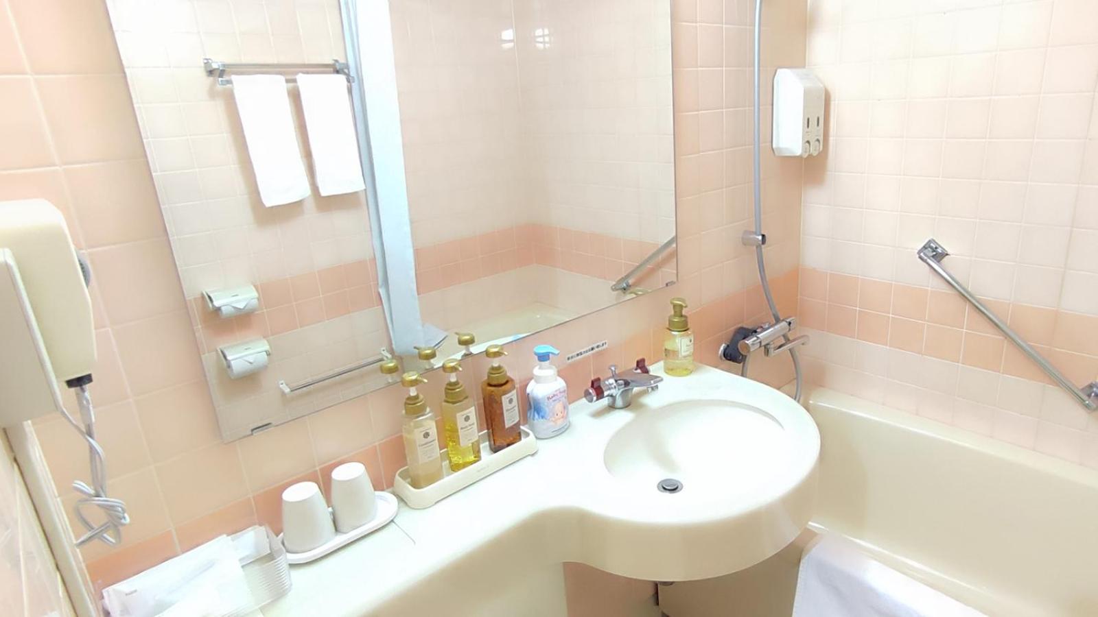 Standard Twin Room with Sea View - Smoking photo 2