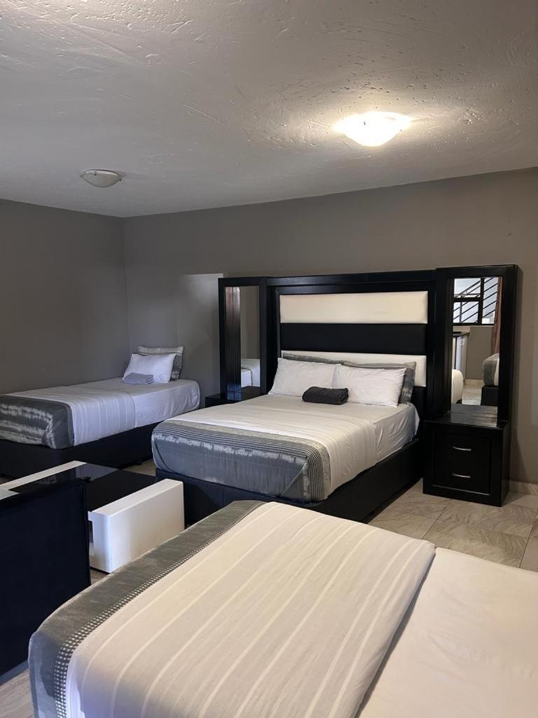 Deluxe Family Suite - Photo 1
