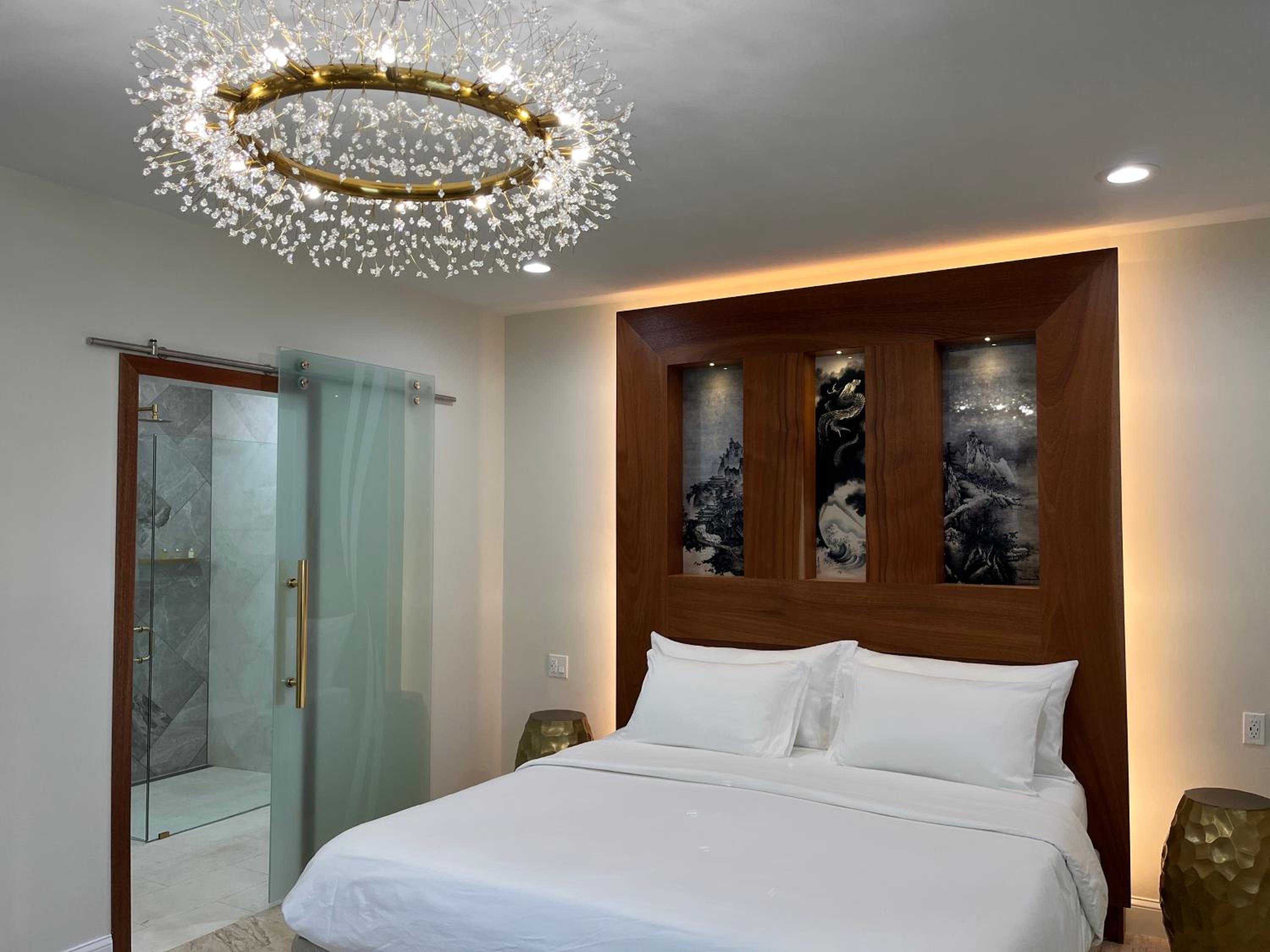 Deluxe King Room photo 2