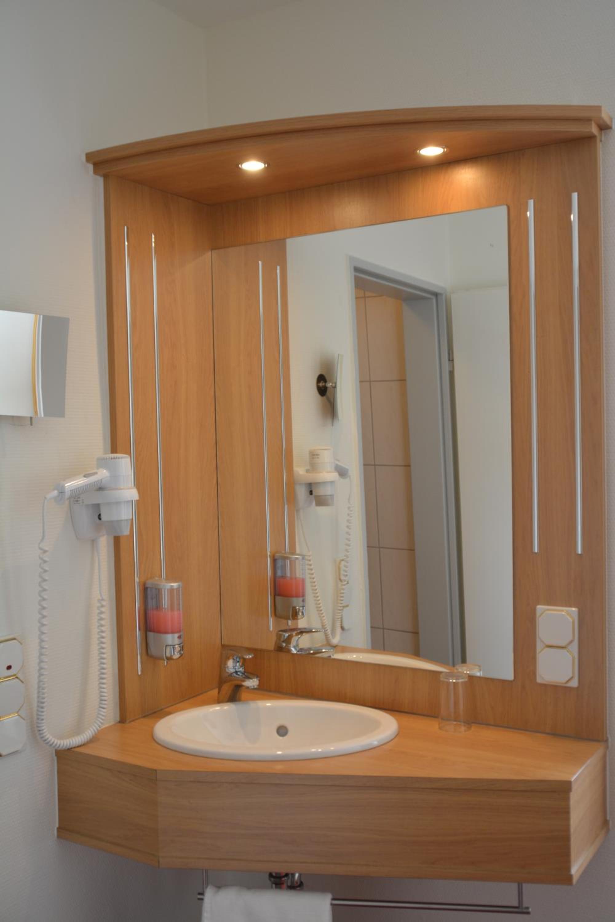 Standard Double Room - Photo 2