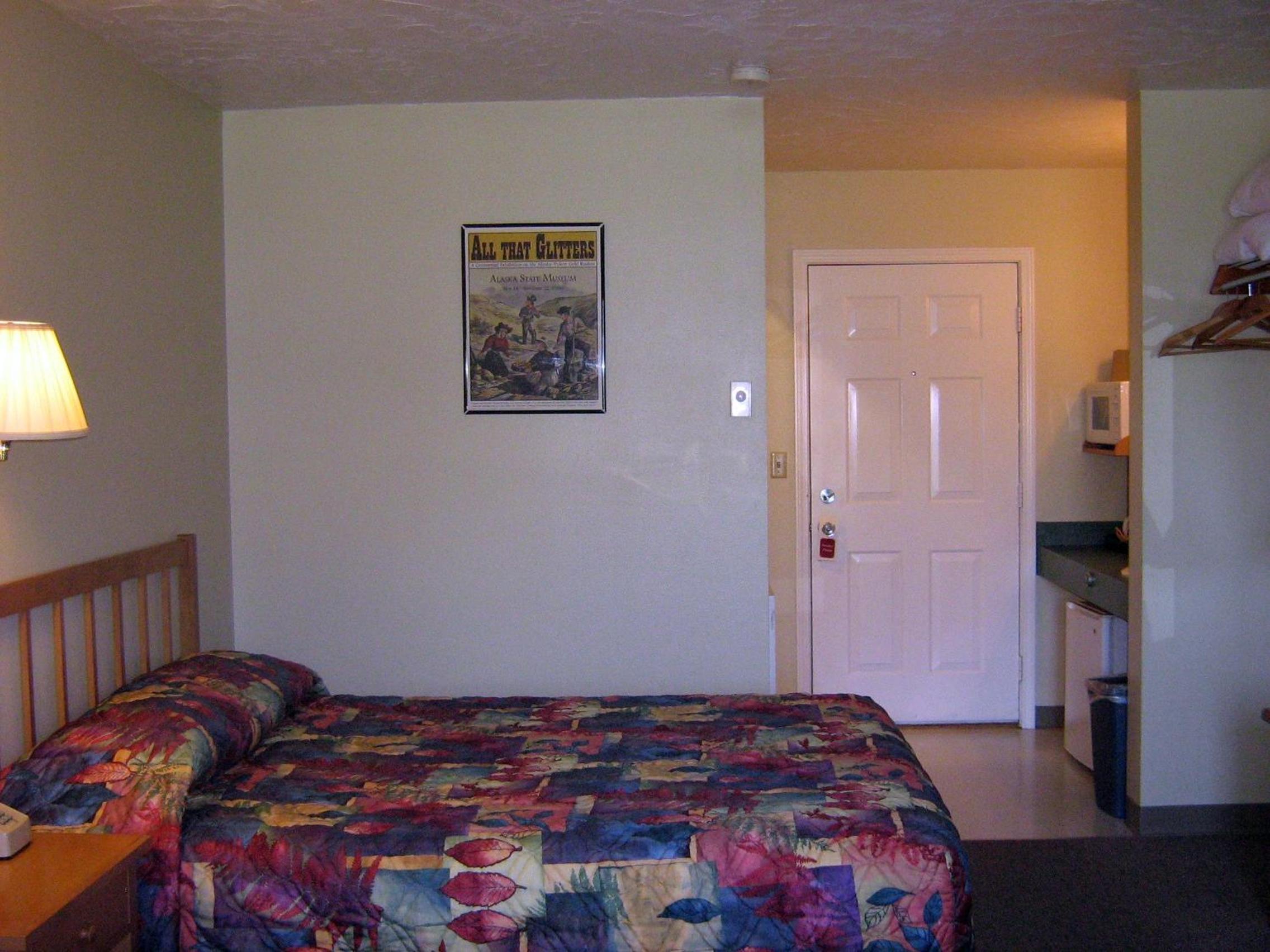 One Queen Room photo 1