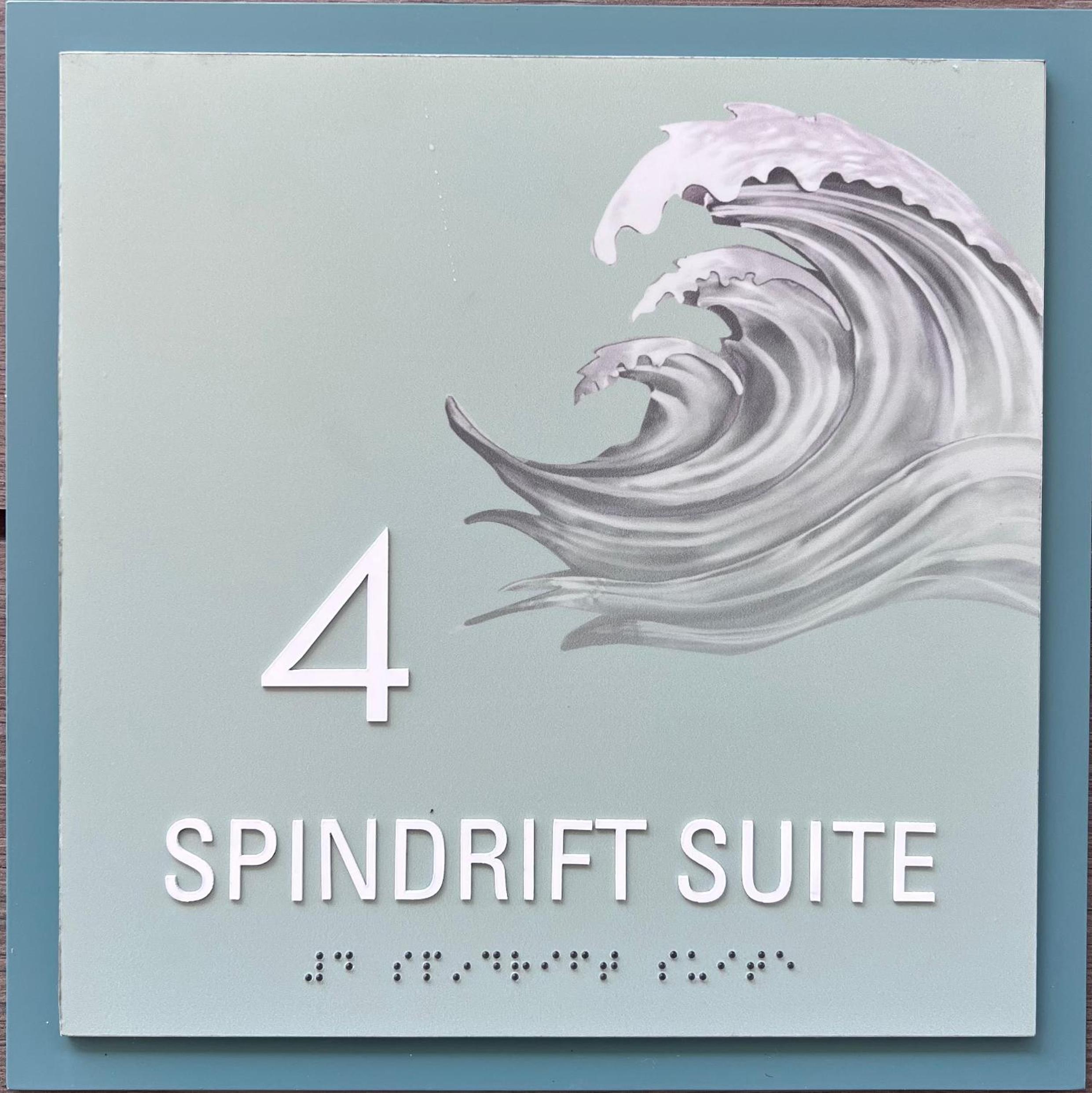 Superior Suite - Photo 9