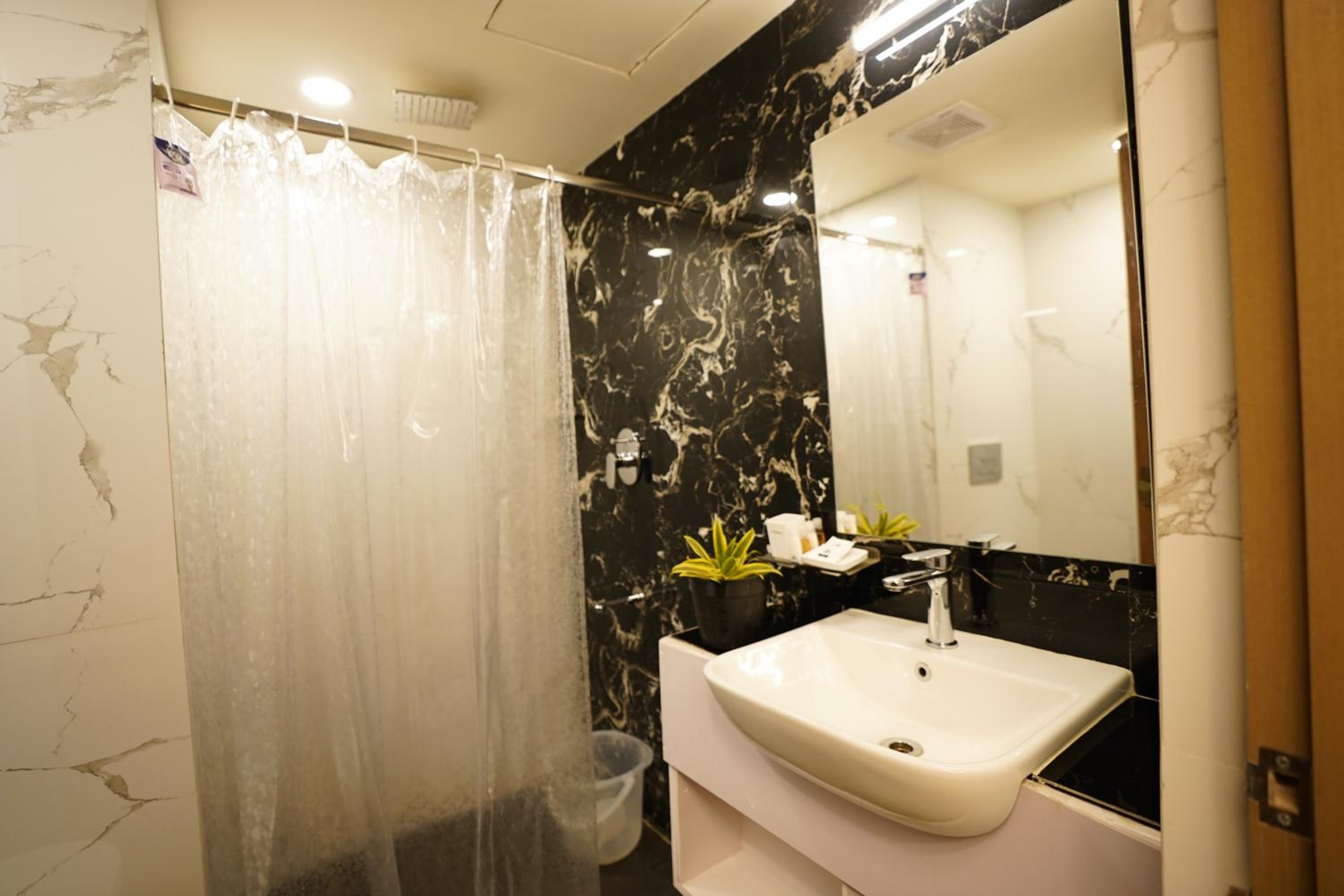 Deluxe Double Room (2 Adults + 1 Child) - Photo 46
