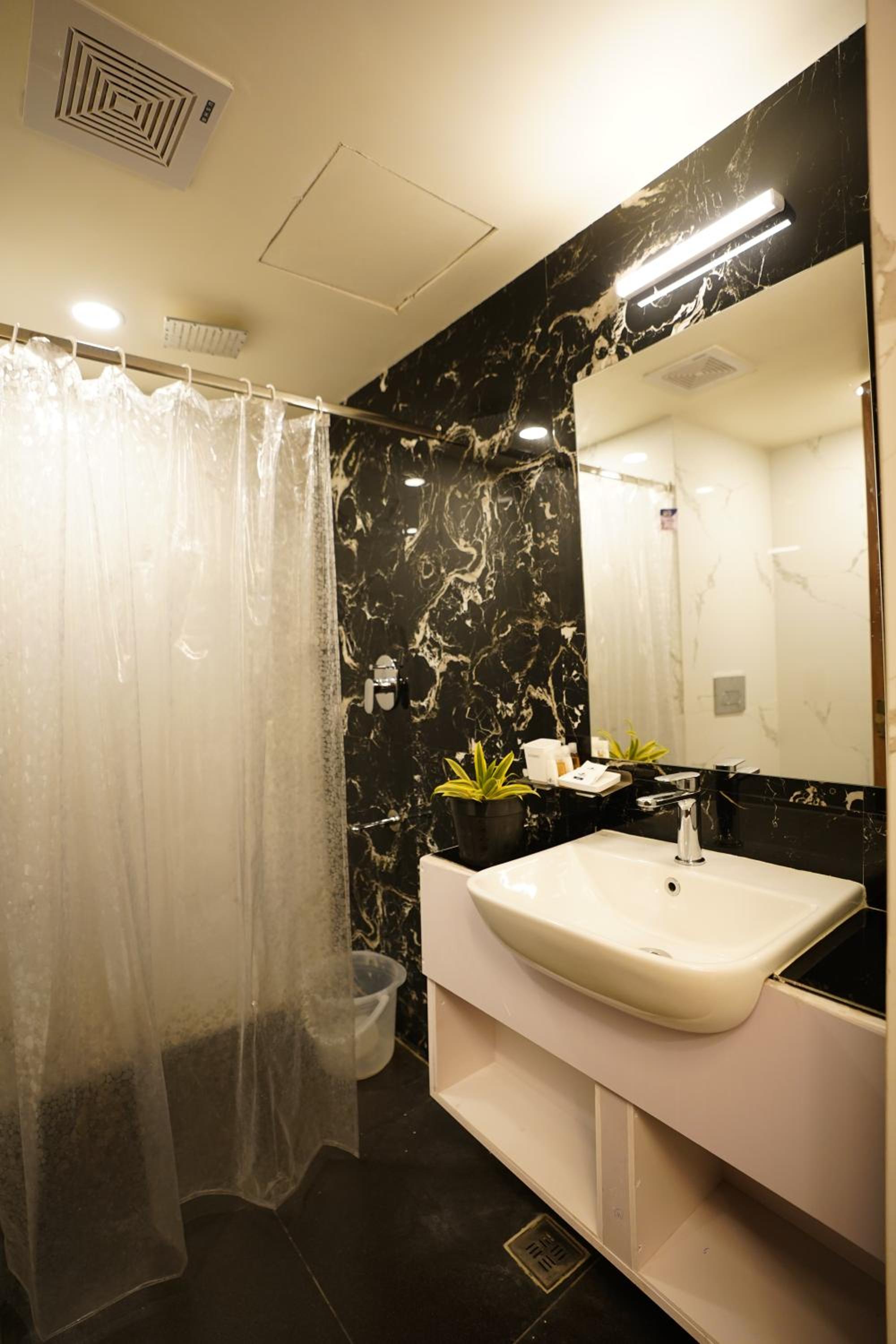 Deluxe Double Room (2 Adults + 1 Child) - Photo 45