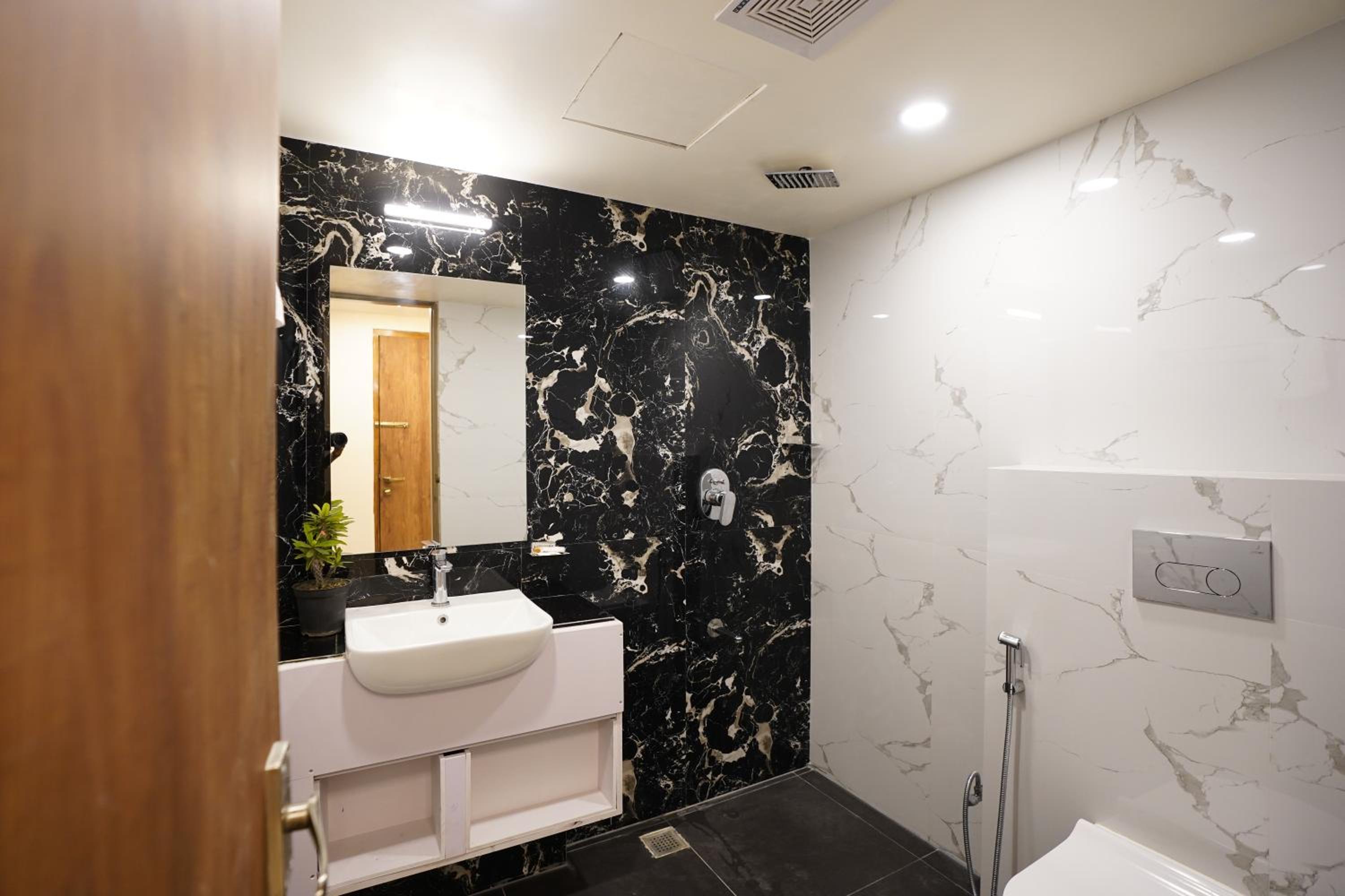 Deluxe Double Room (2 Adults + 1 Child) - Photo 40