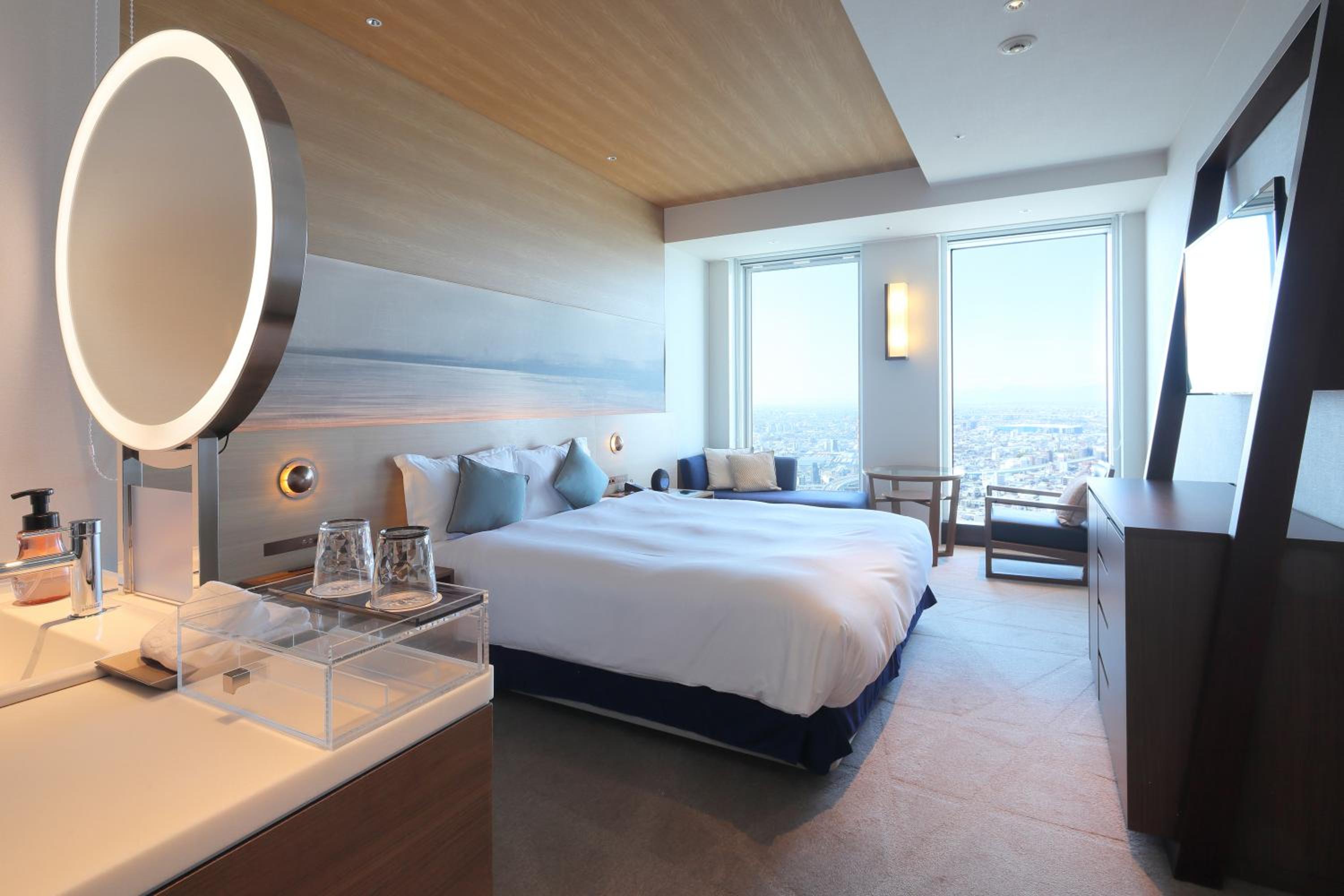 Top Floor (36th FL) Superior King Room with Club Lounge Access