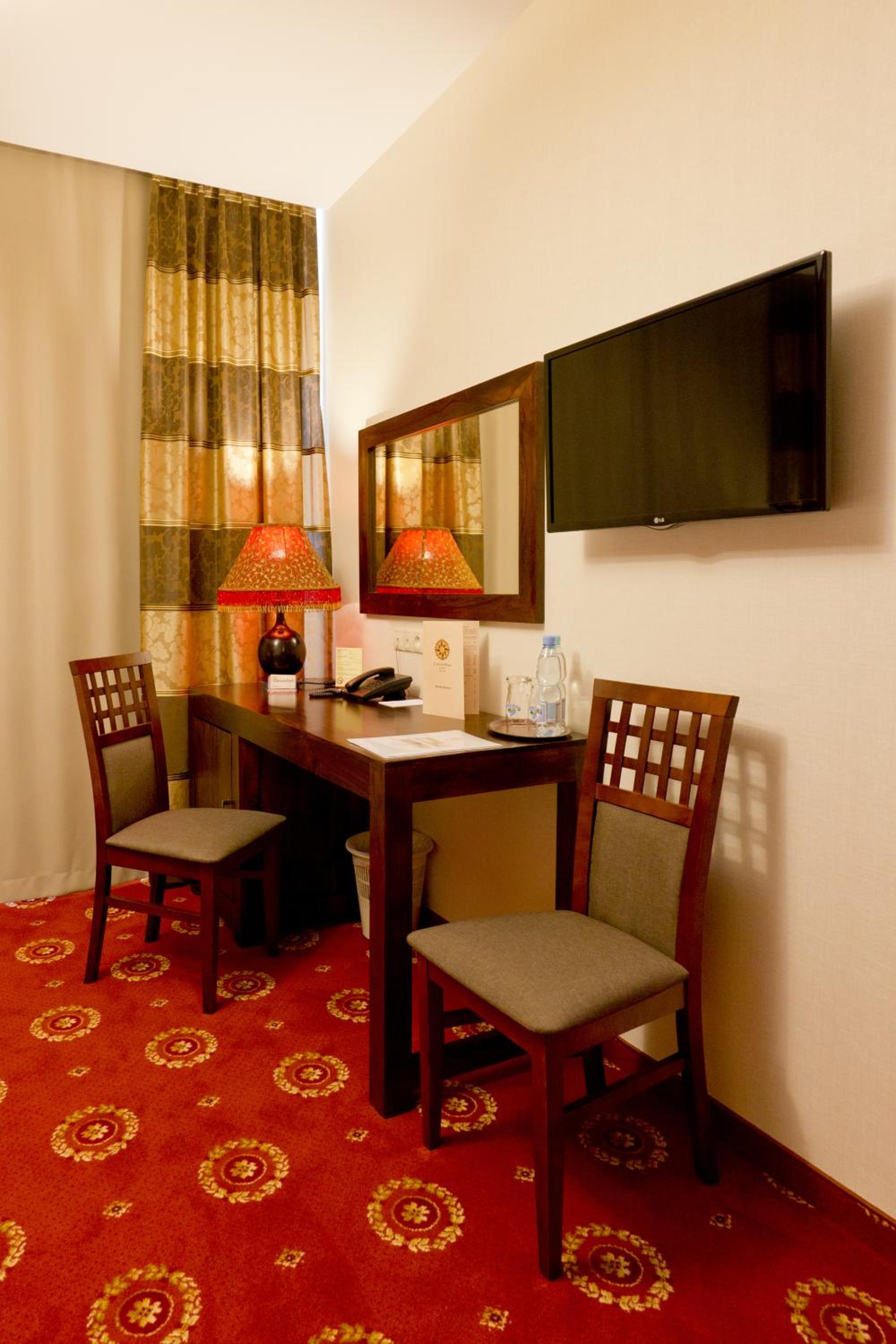 Double or Twin Room - Photo 11