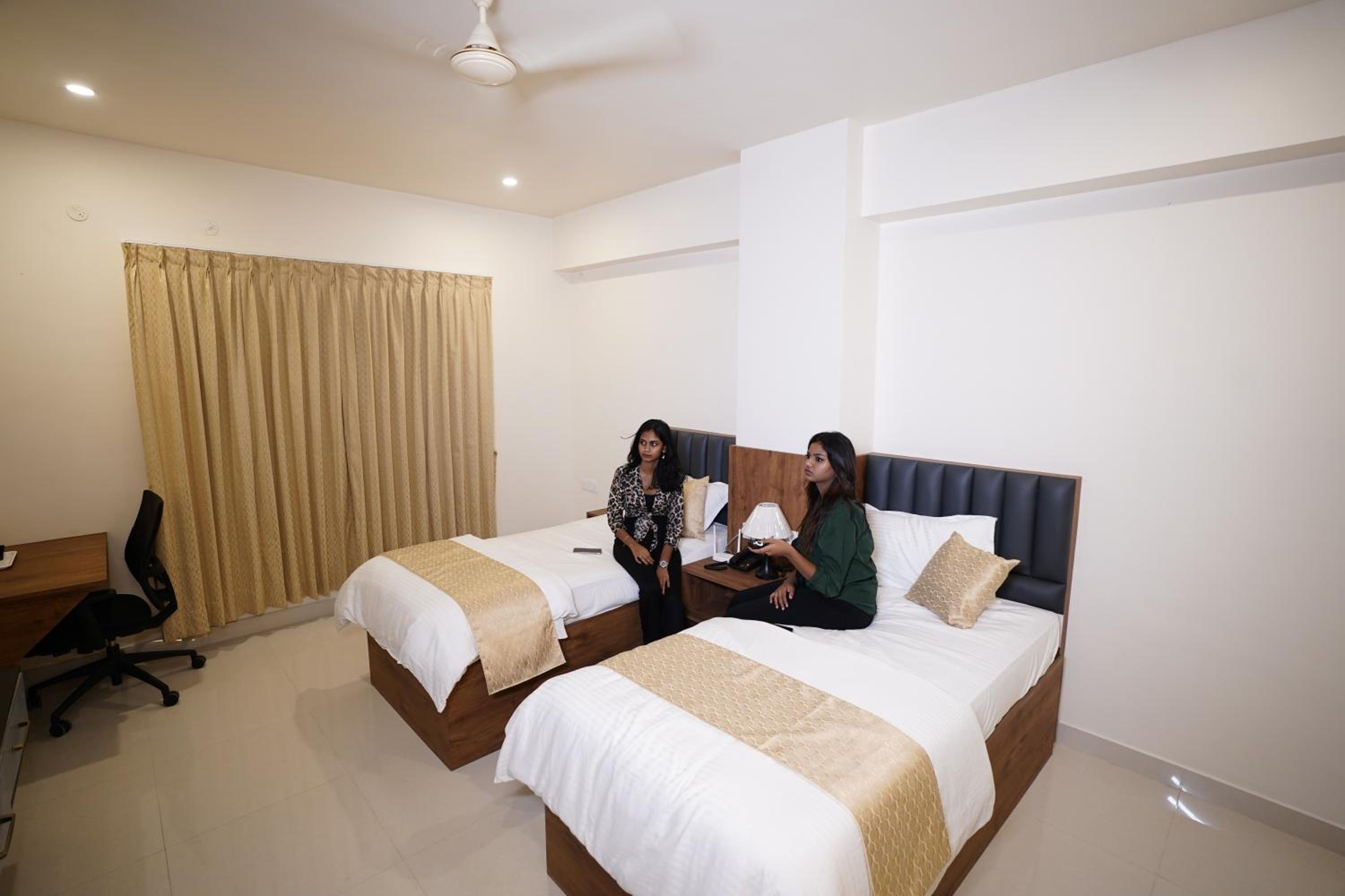 Deluxe Double Room (2 Adults + 1 Child) - Photo 39