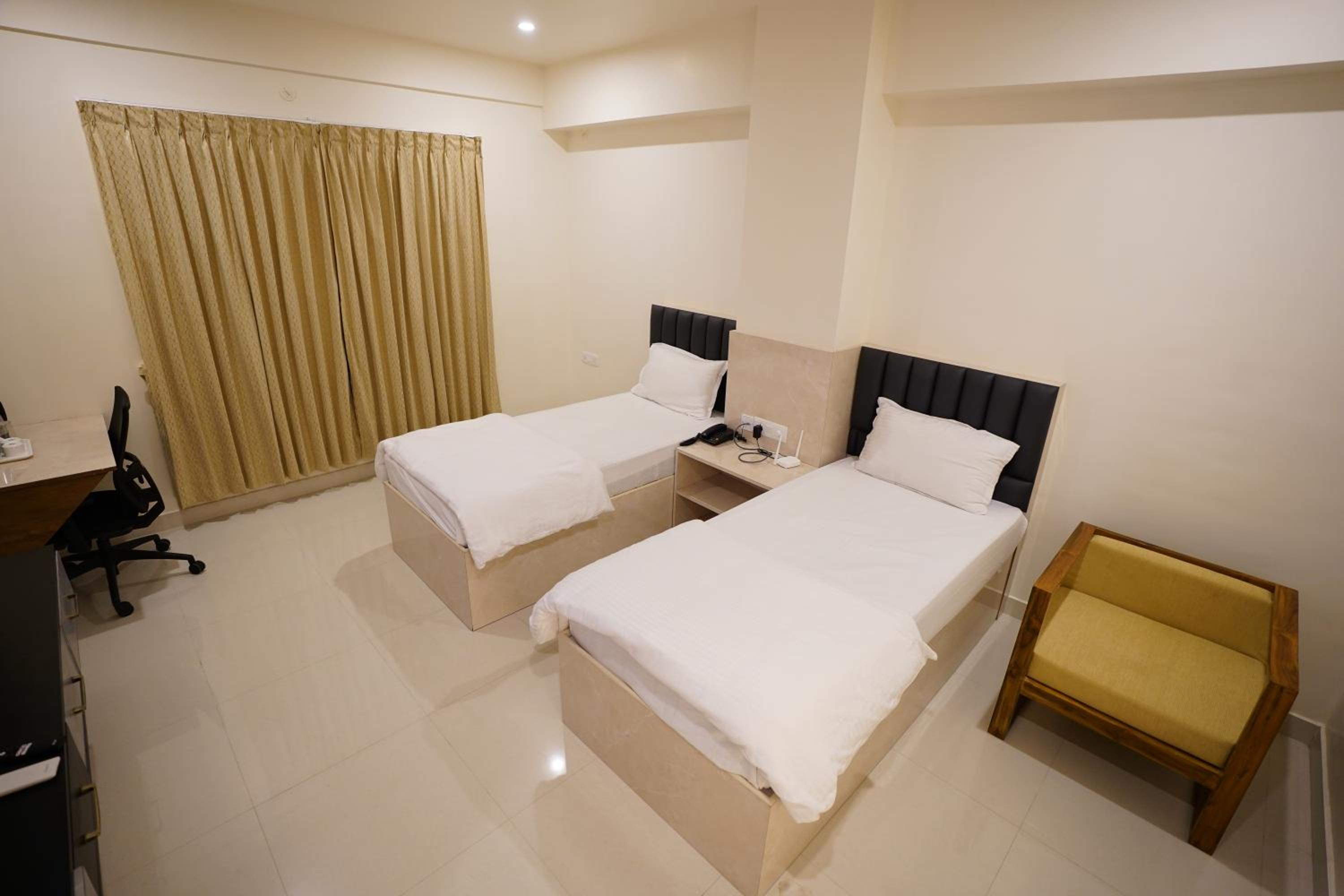 Deluxe Double Room (2 Adults + 1 Child) - Photo 38
