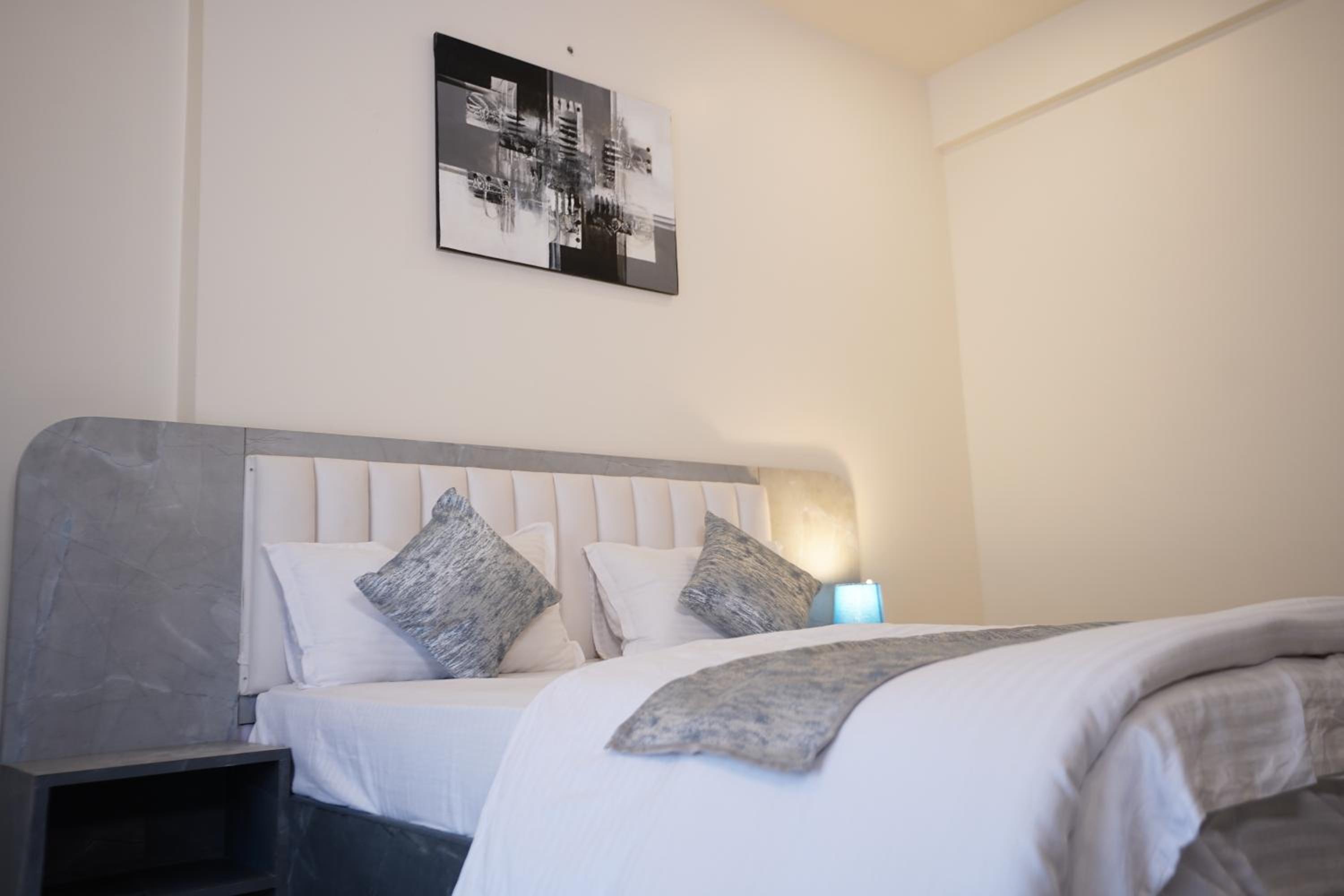 Deluxe Double Room (2 Adults + 1 Child) - Photo 35