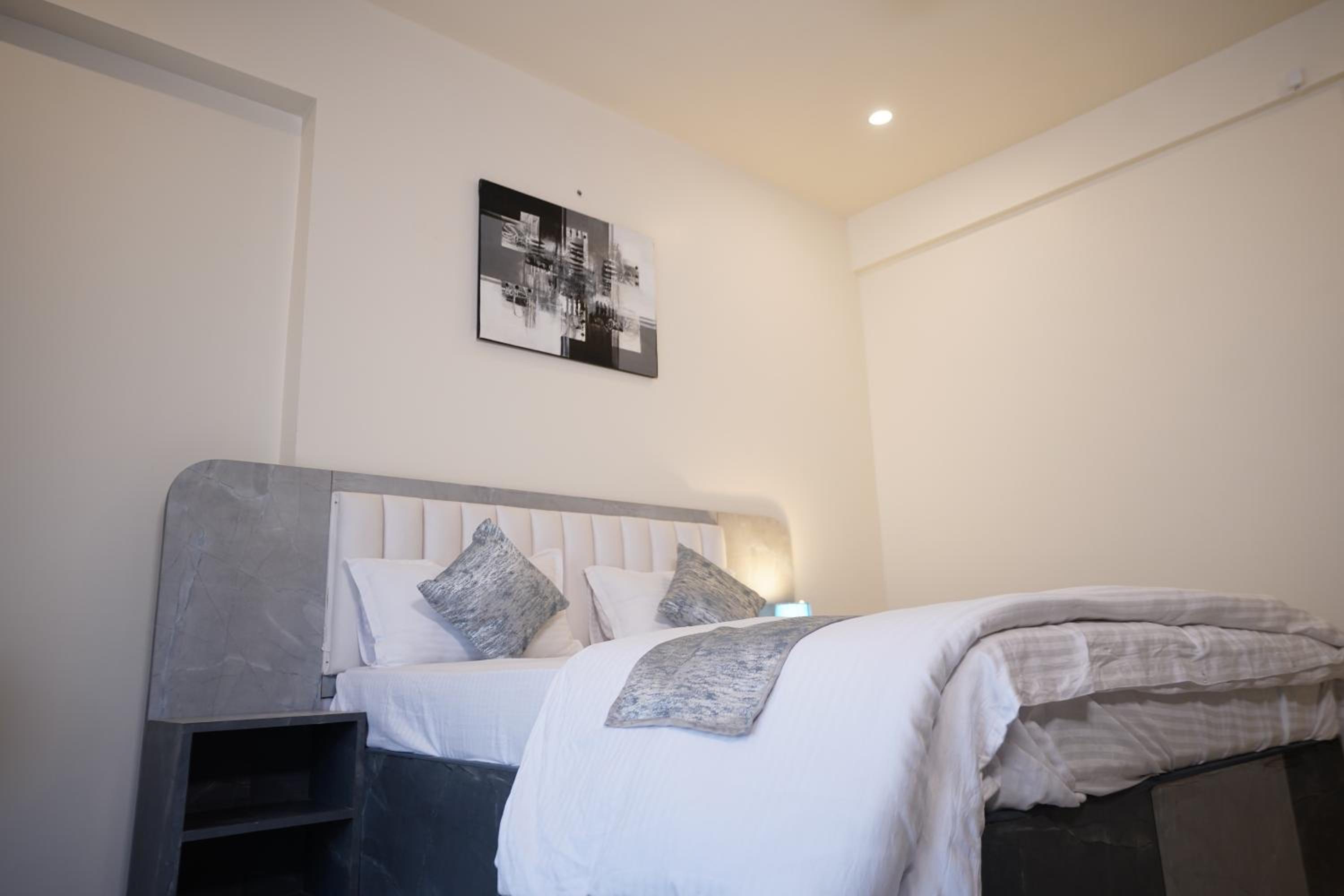 Deluxe Double Room (2 Adults + 1 Child) - Photo 34