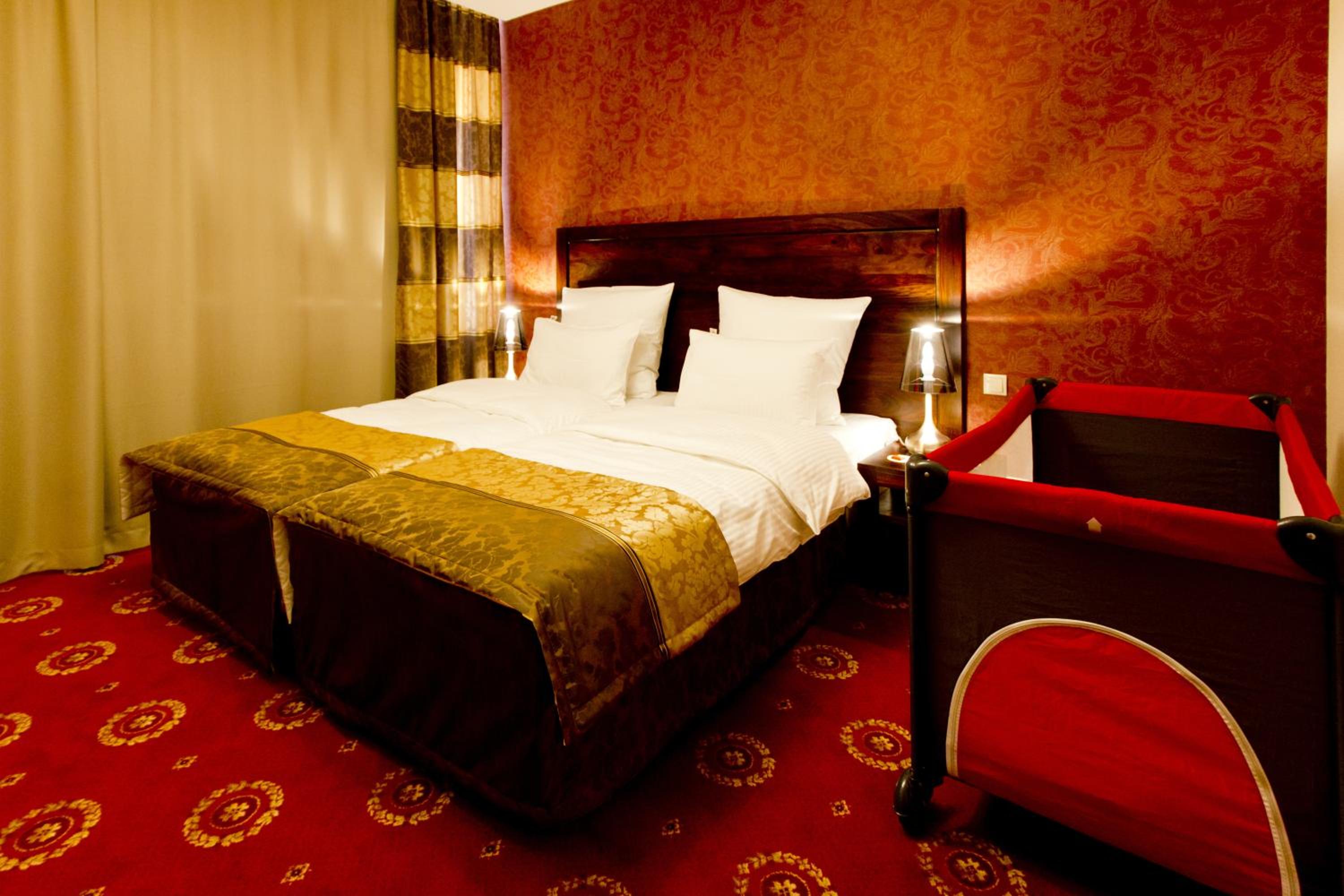 Double or Twin Room - Photo 5