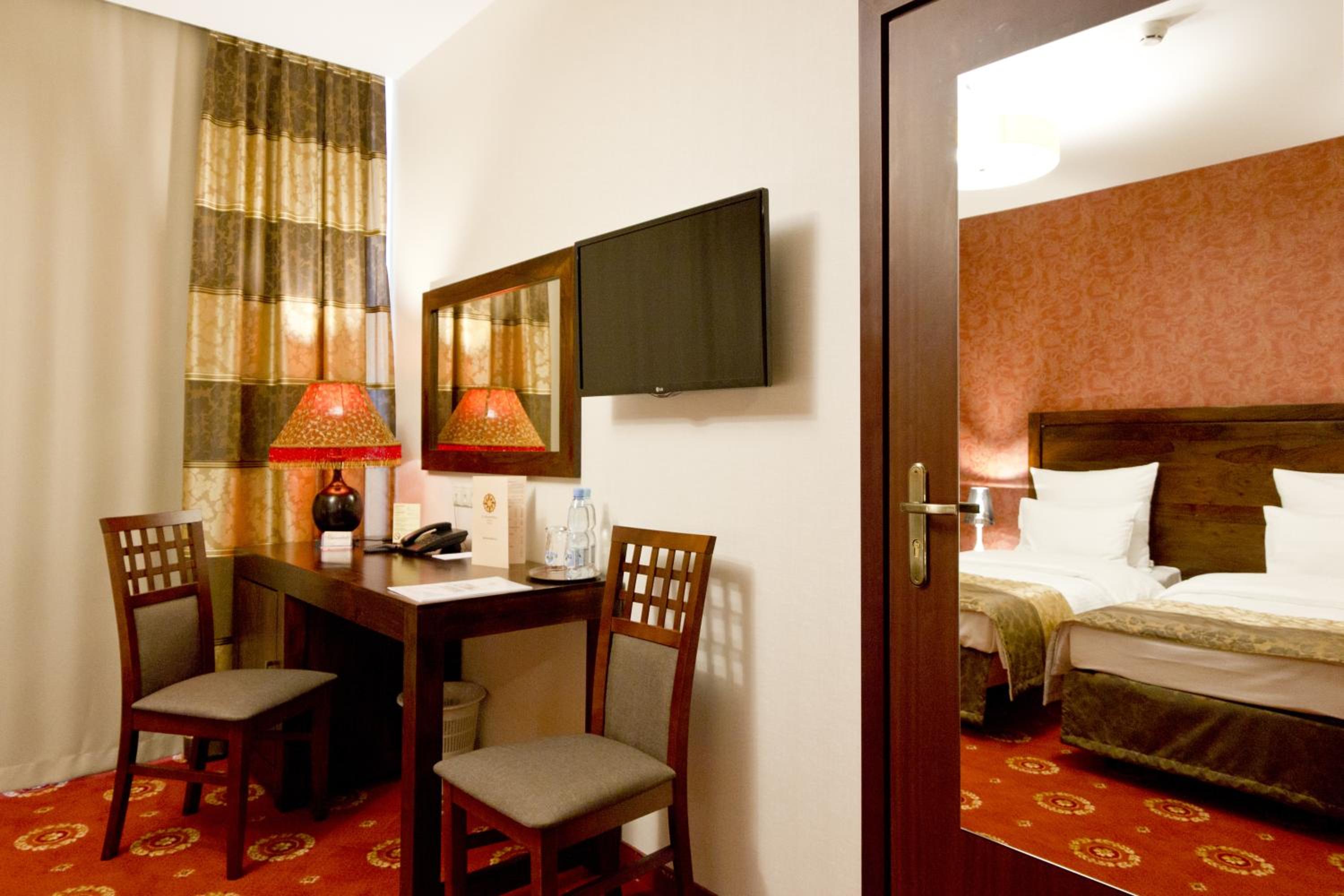 Double or Twin Room - Photo 6