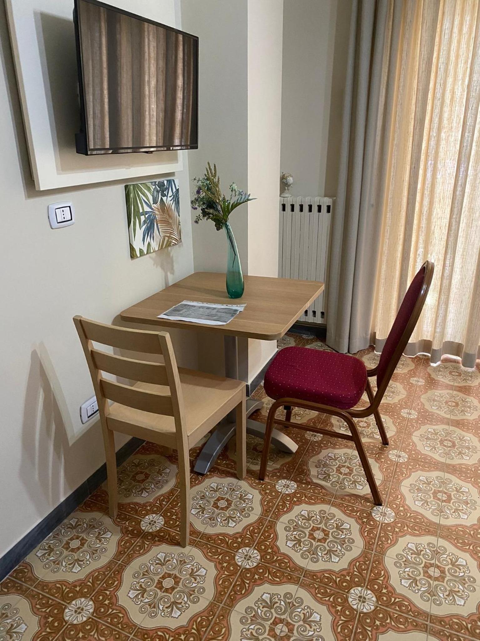 Large Double Room - Photo 14