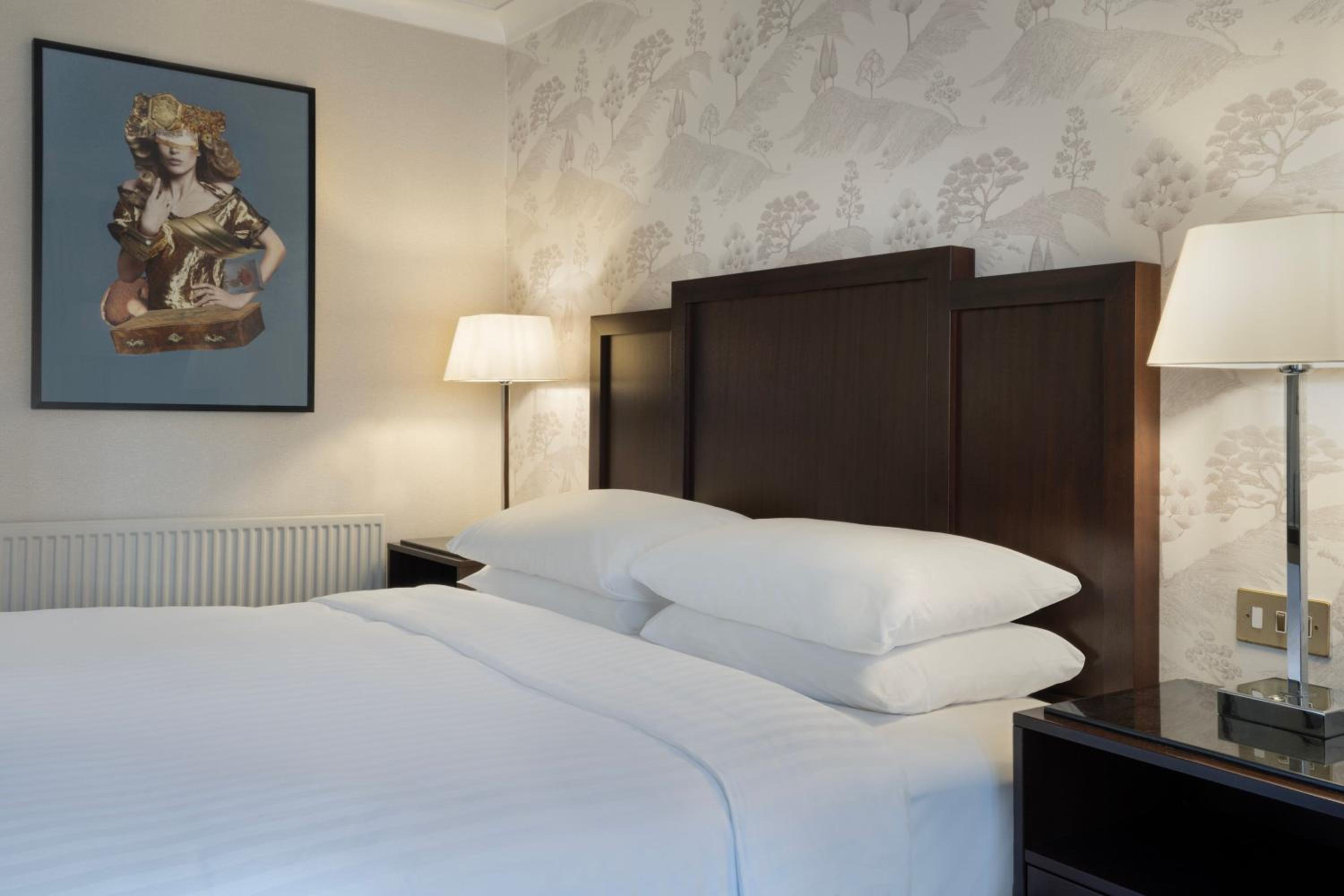 Deluxe King Room - Photo 7