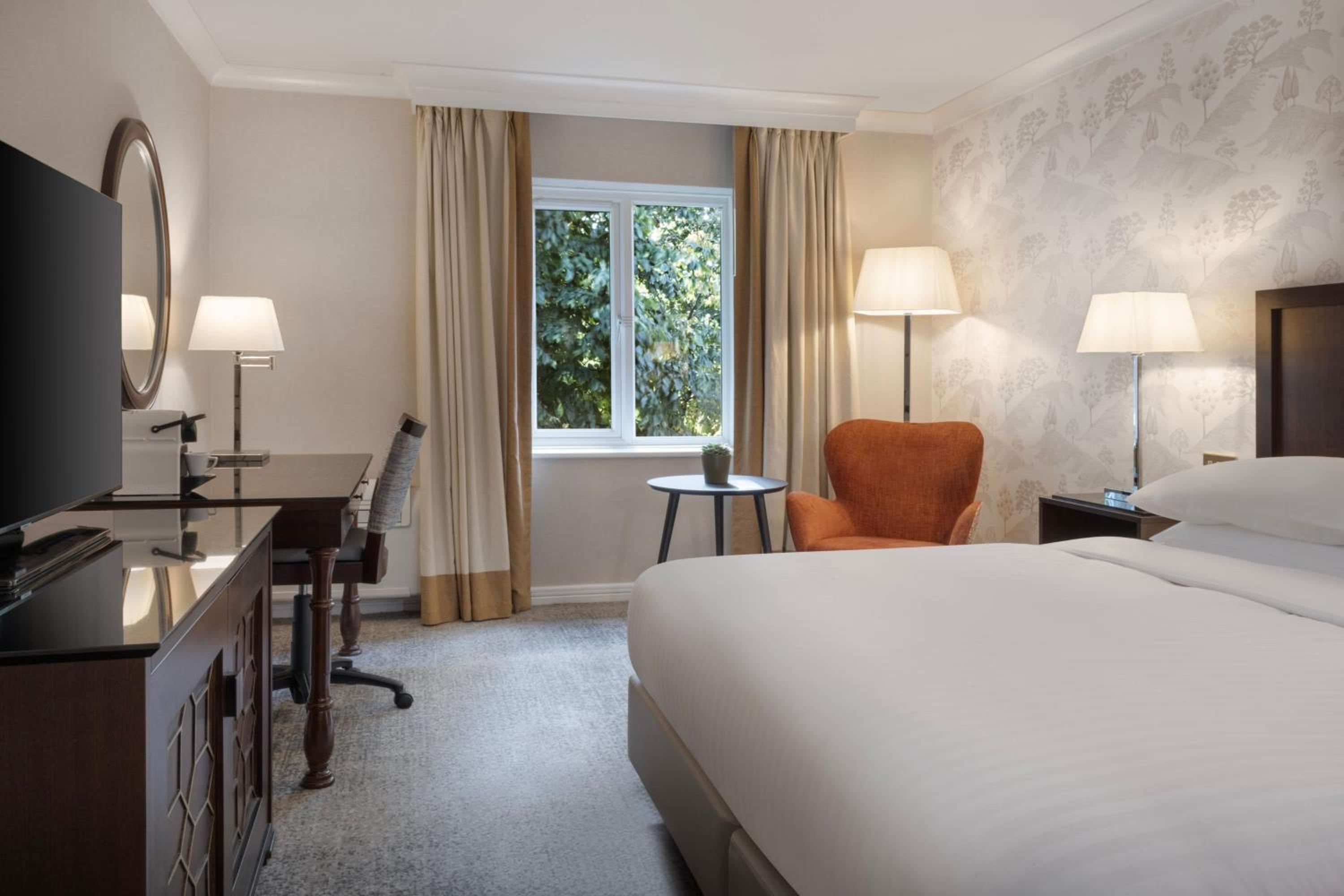 Superior King Room - Photo 5