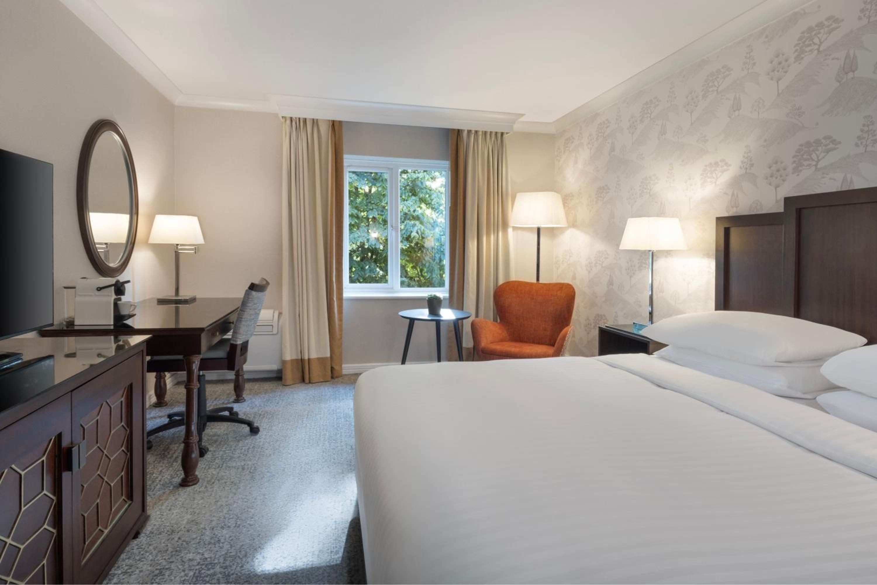 Superior King Room - Photo 6