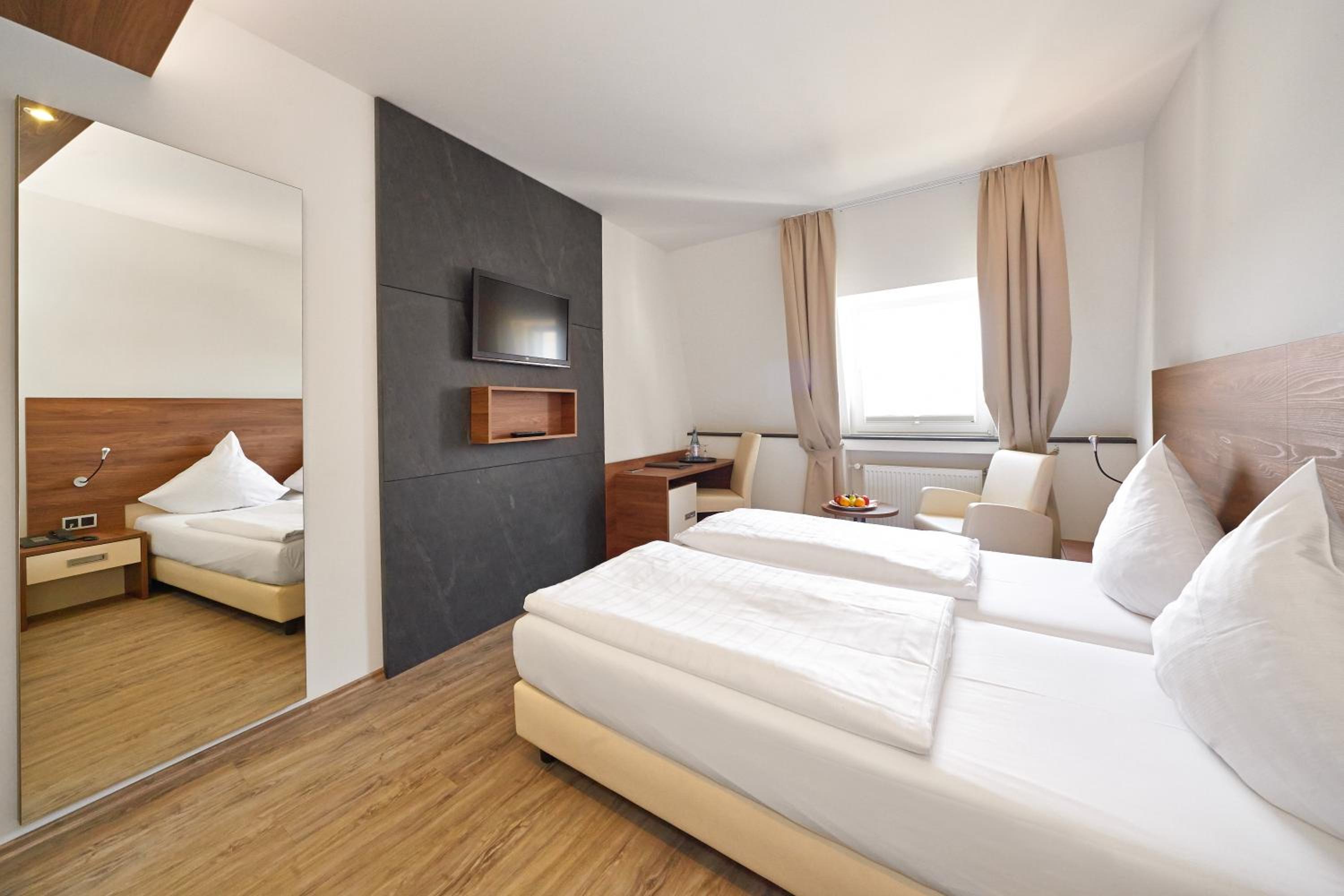 Double Room - Photo 9