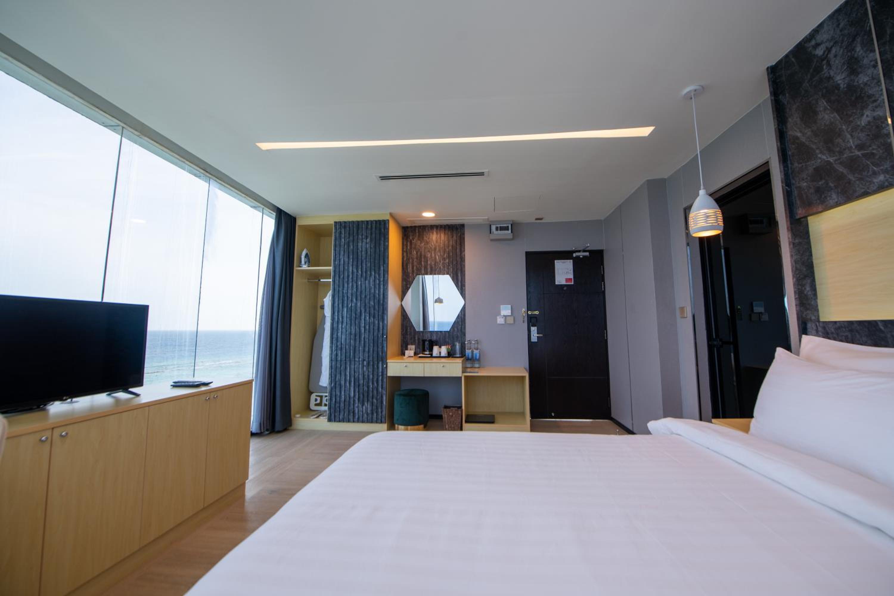 Sunrise Deluxe Ocean View - Photo 4