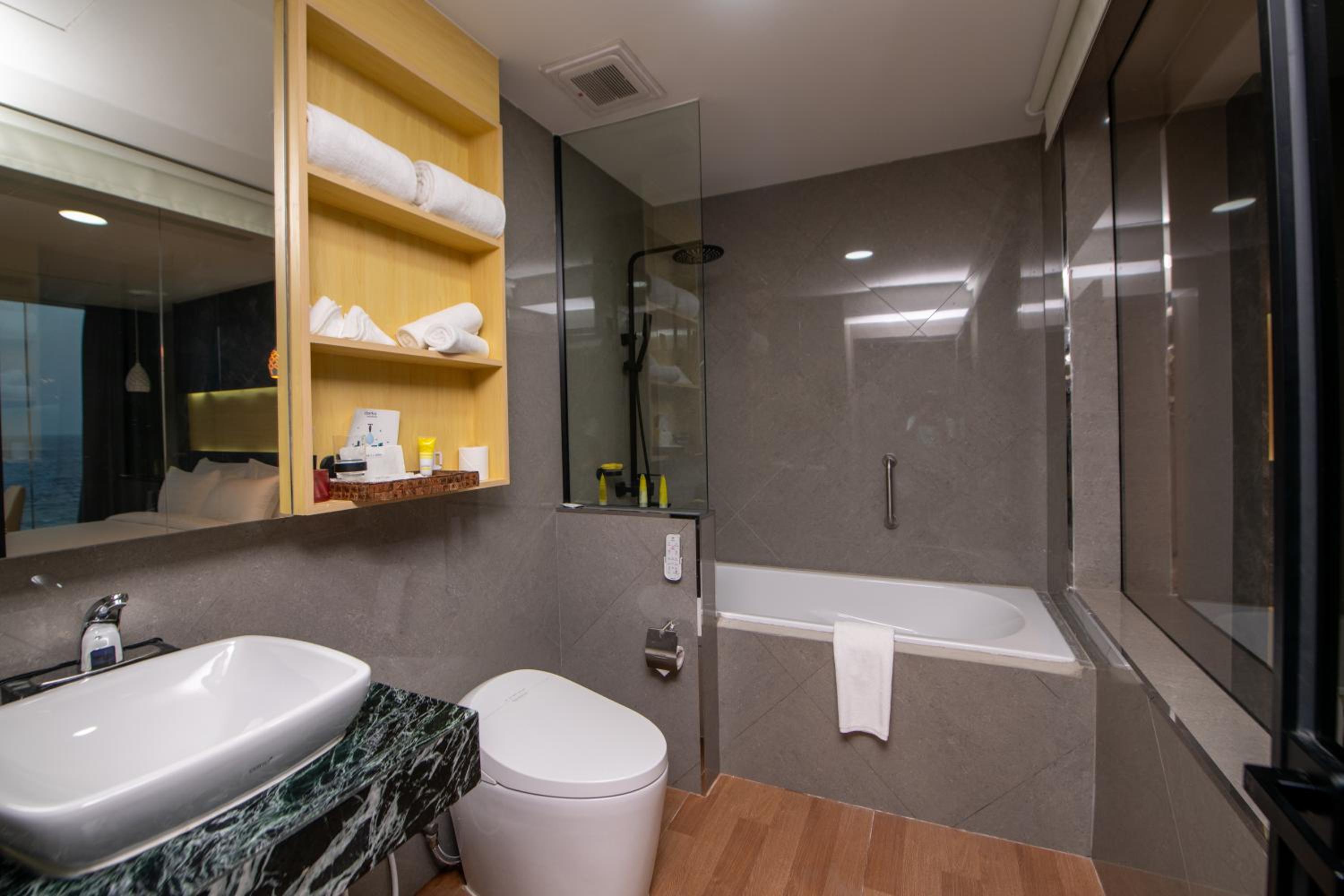 Superior Ocean View - Photo 5
