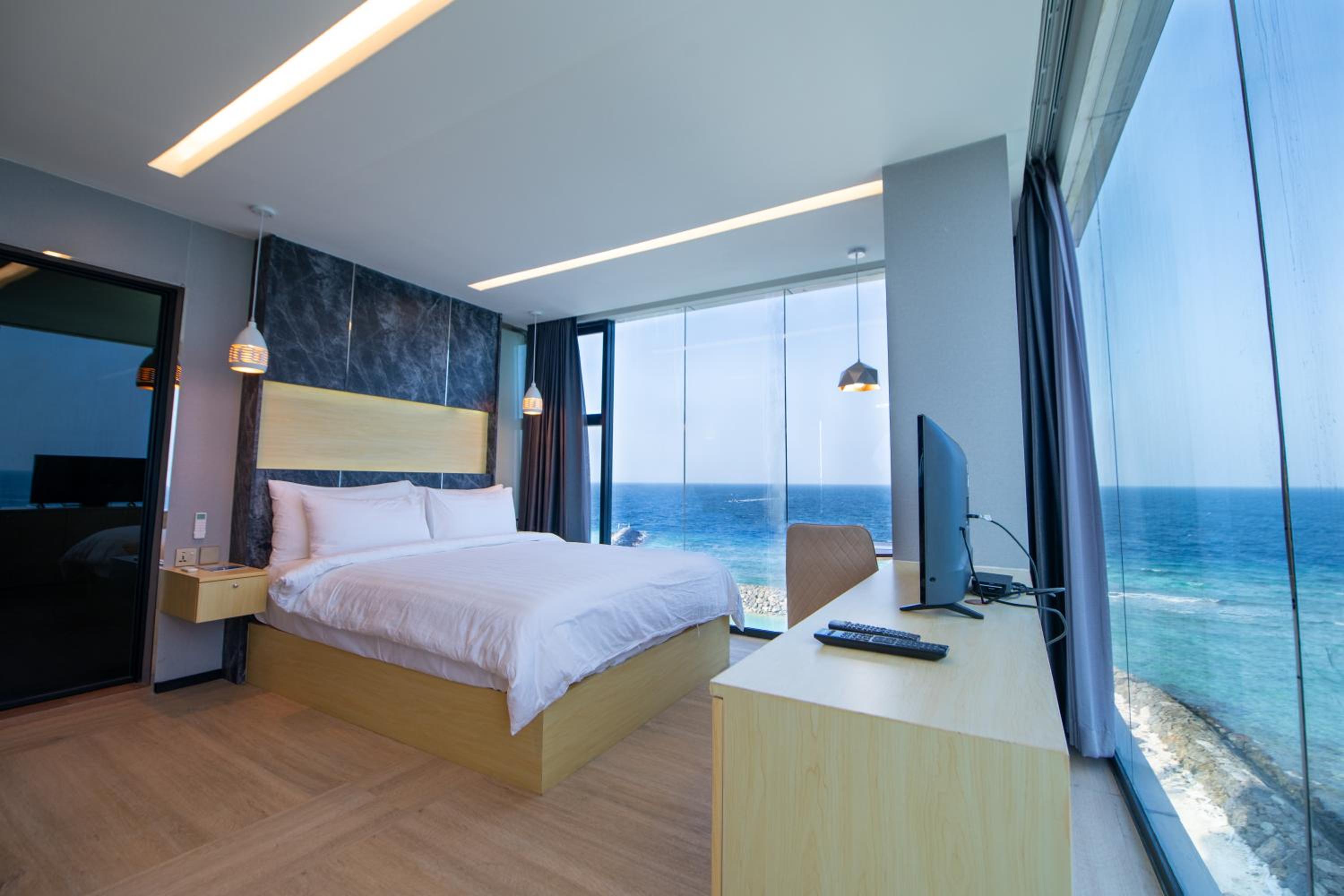 Sunrise Deluxe Ocean View - Photo 3