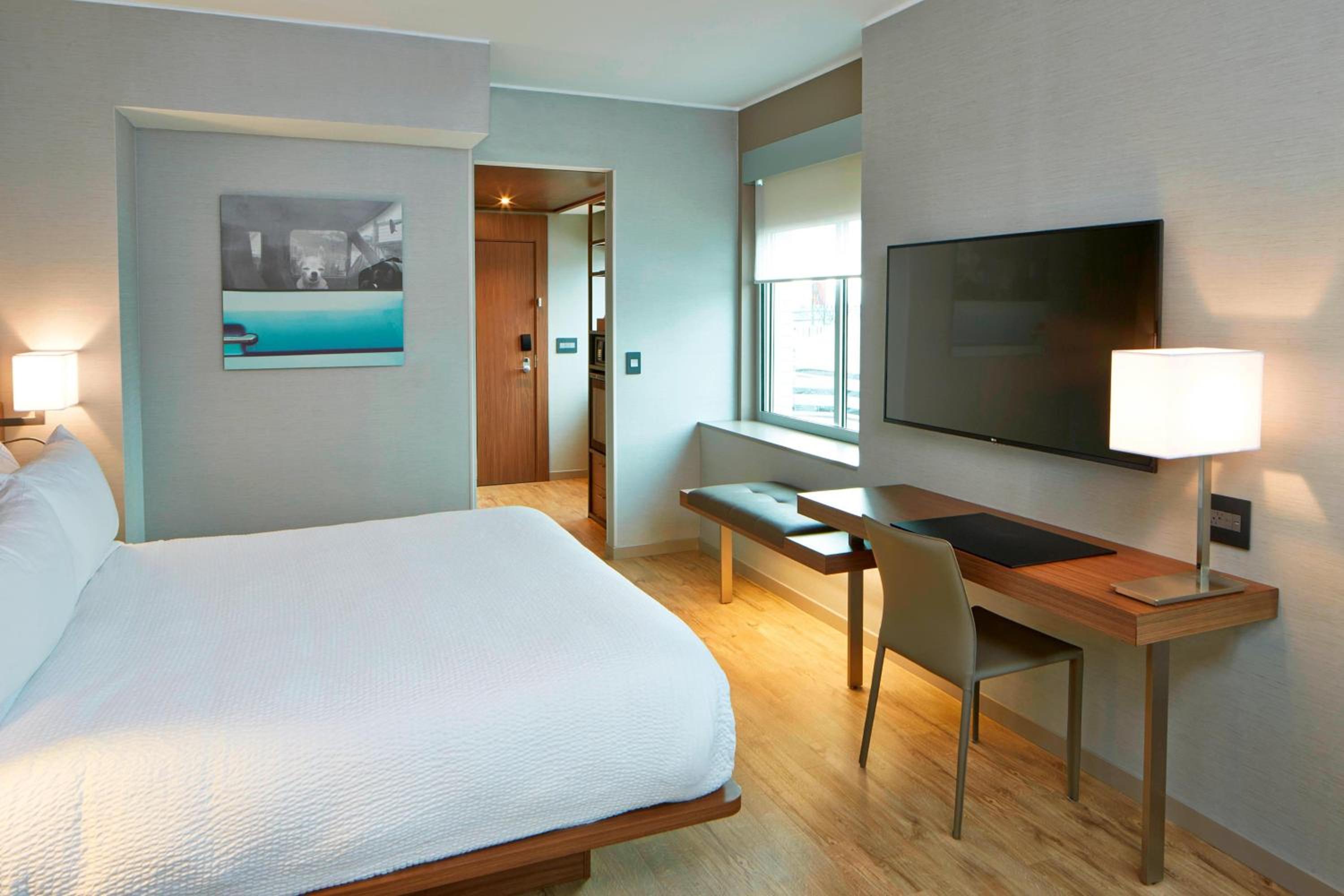 Corner King Room