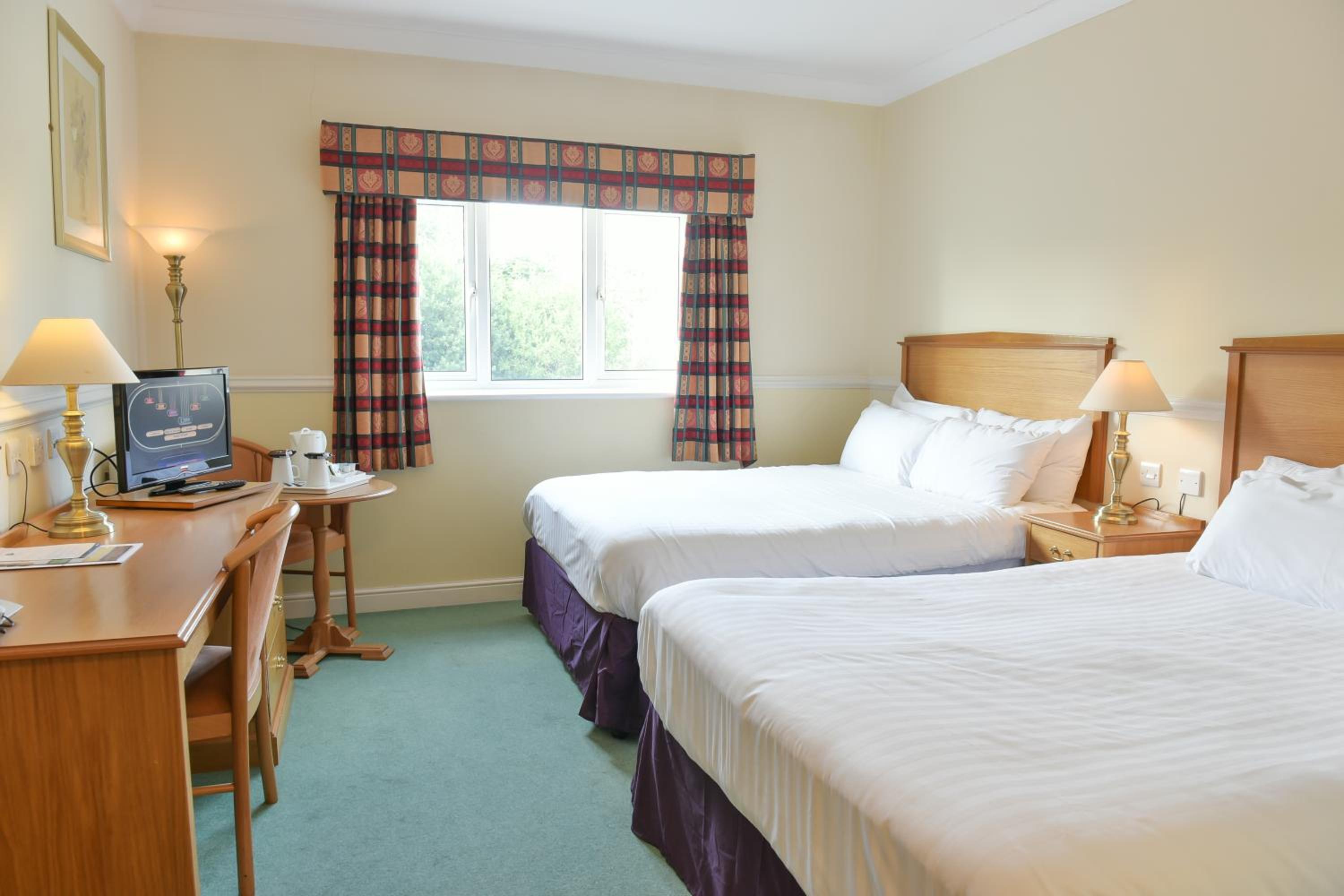 Standard Twin Room - Photo 1
