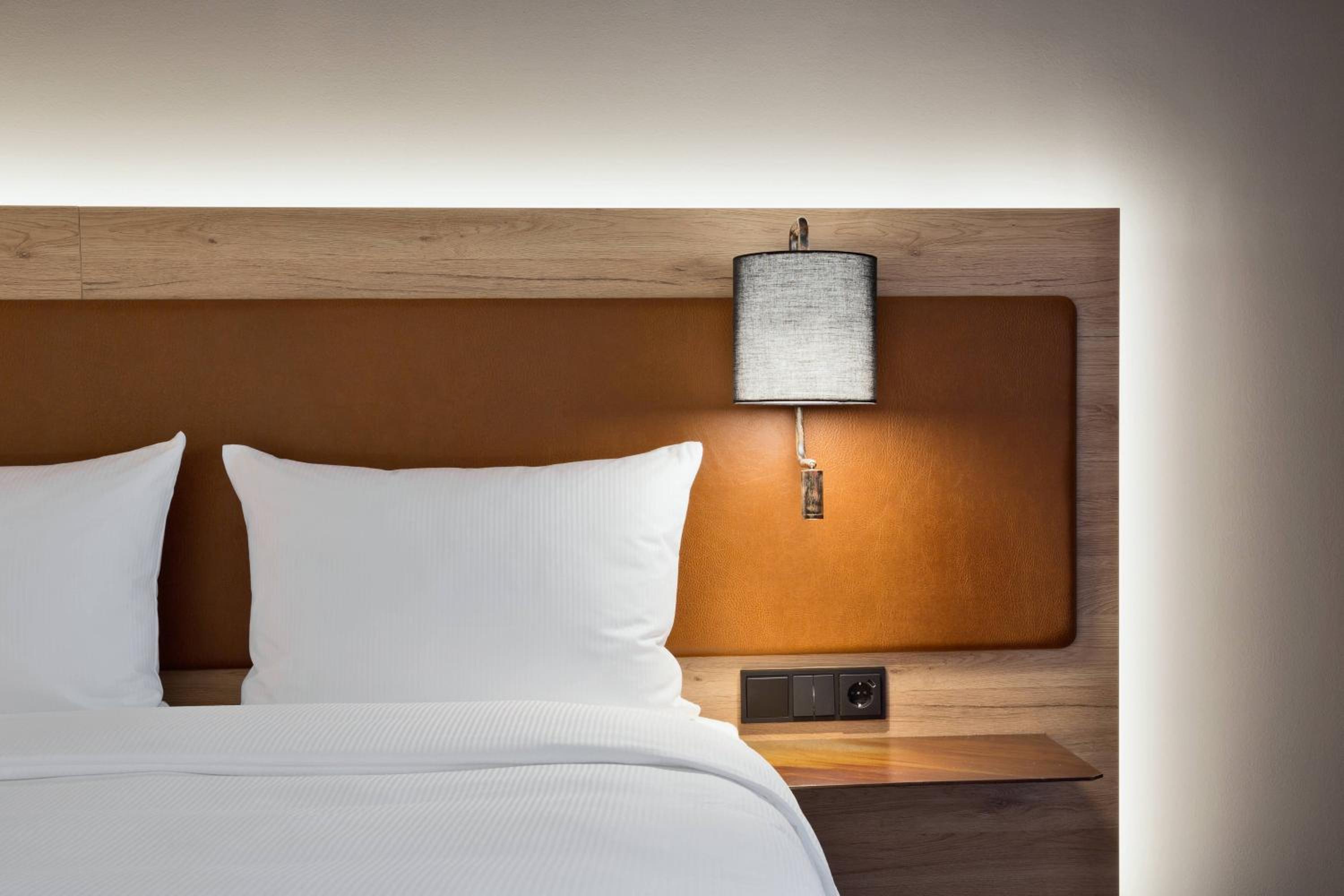 Moxy Queen Room