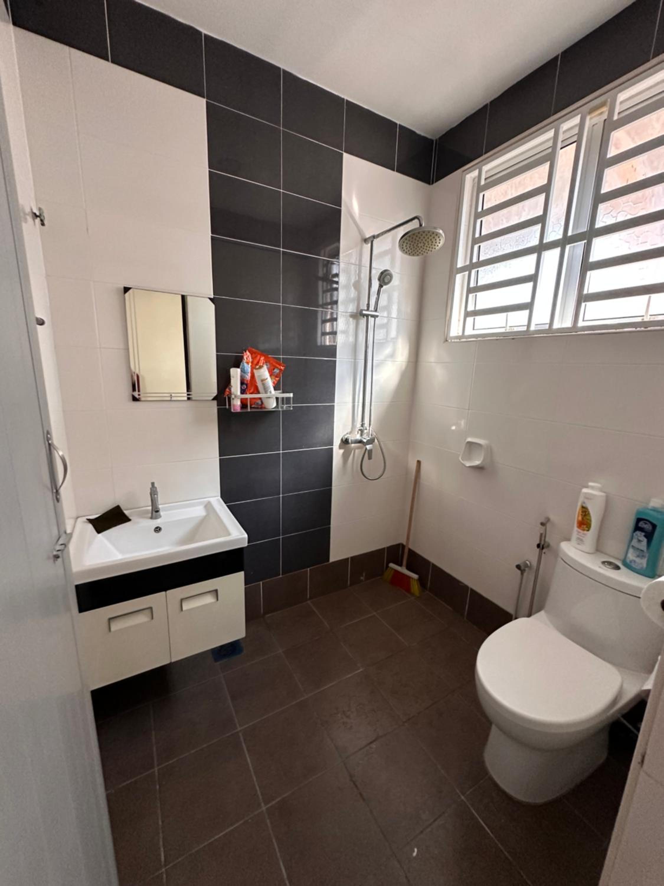 Four-Bedroom House photo 3