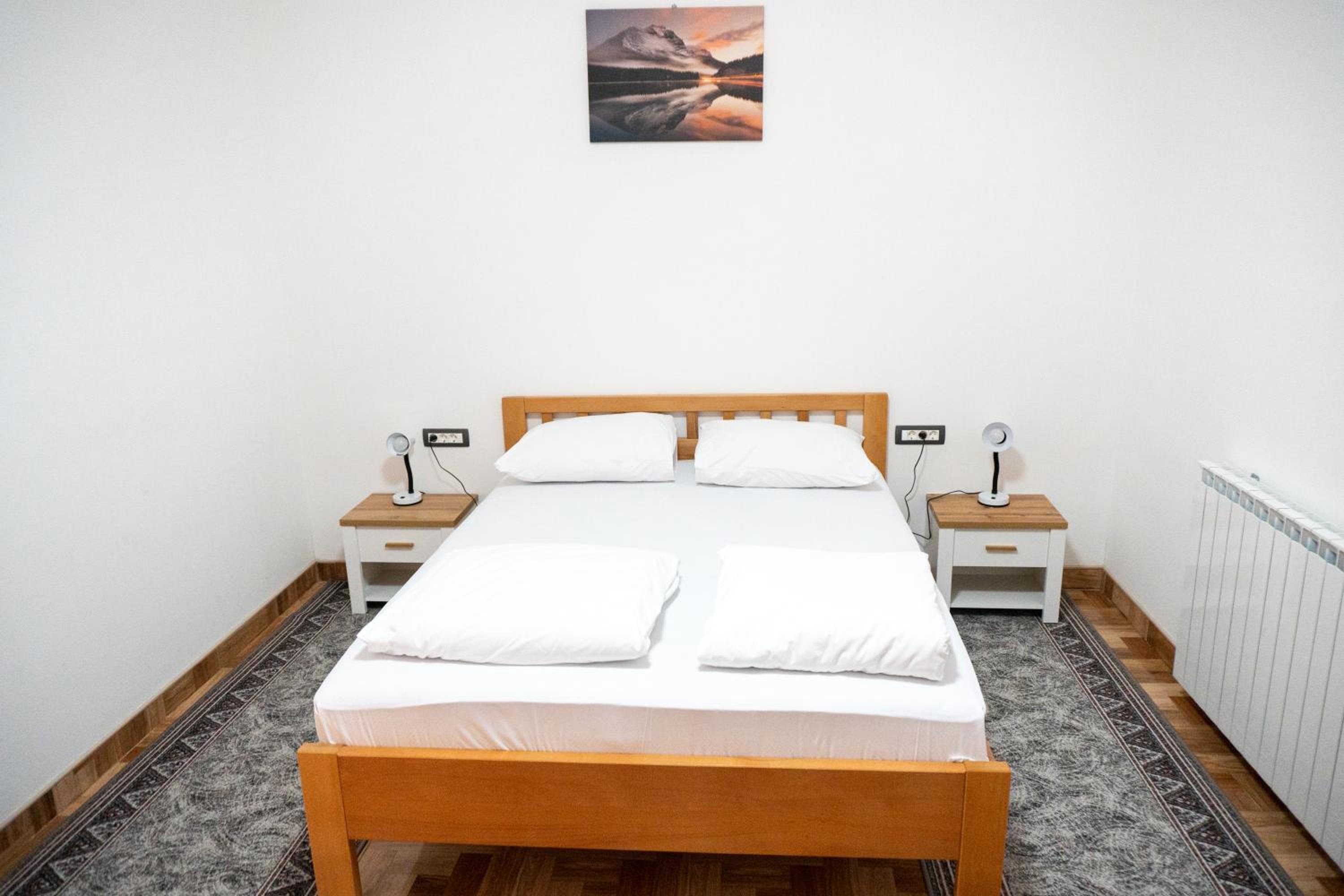Double Room - Photo 3