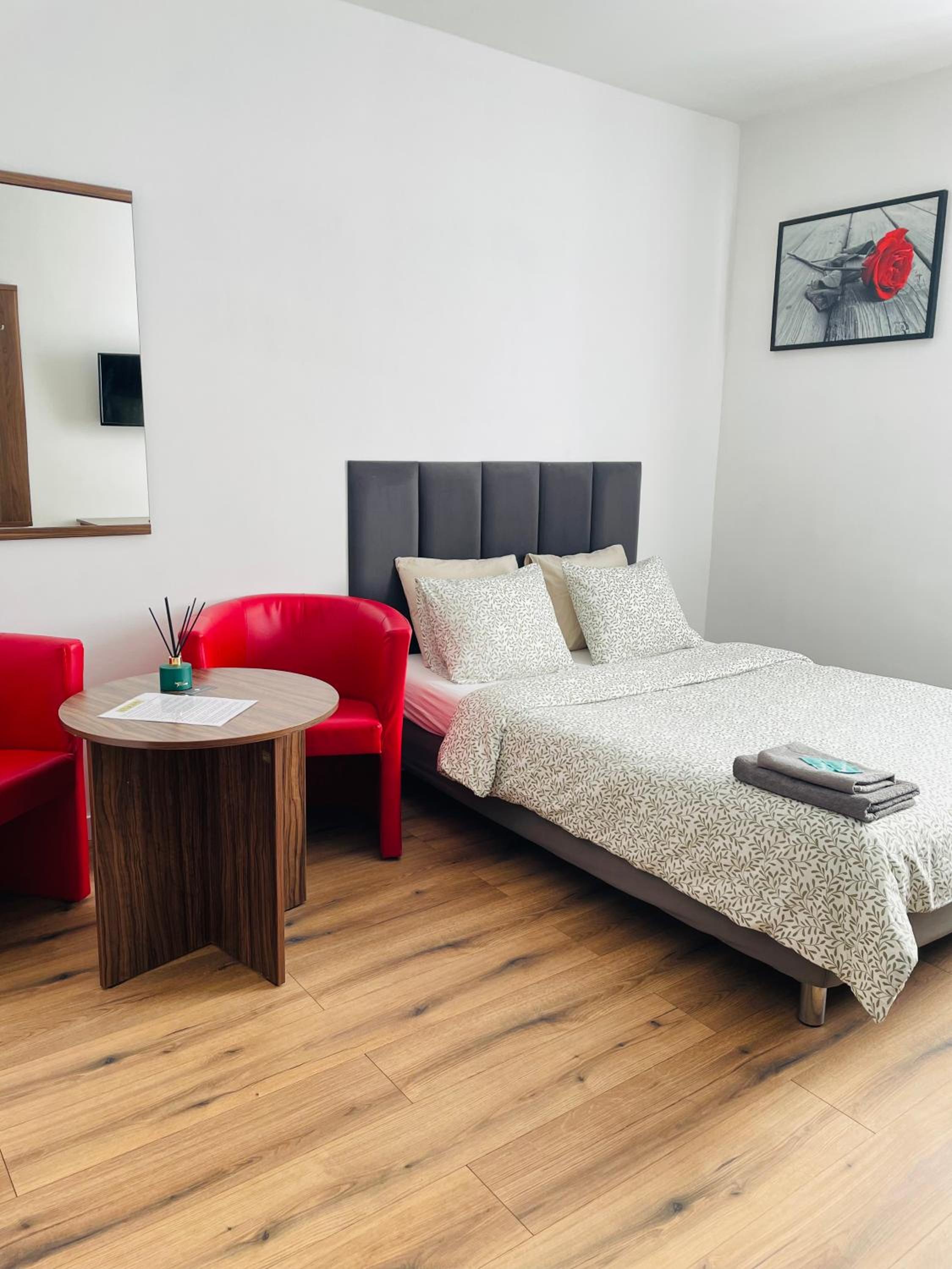 Standard Queen Room - Photo 6