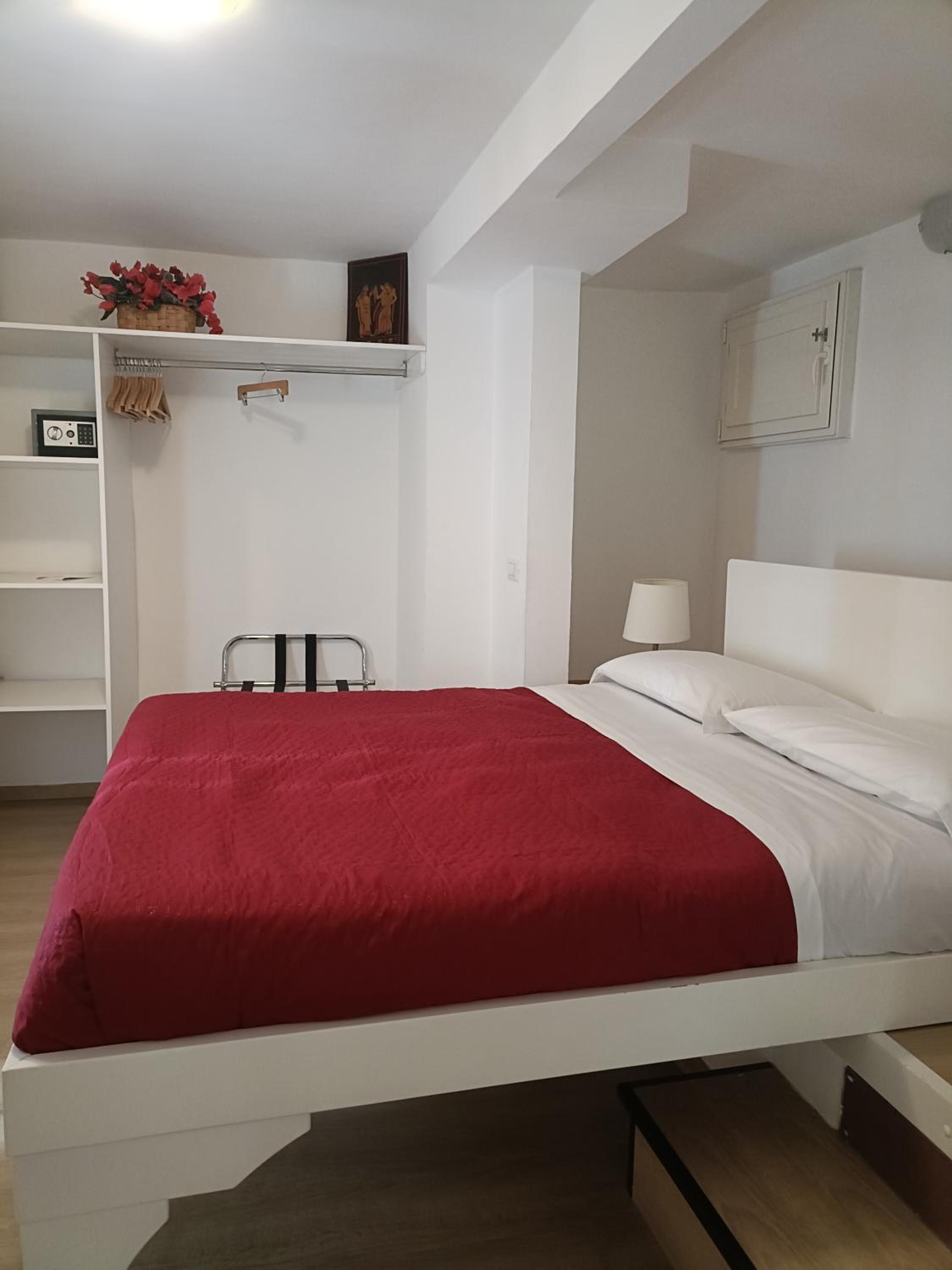 Quadruple Room - Photo 21