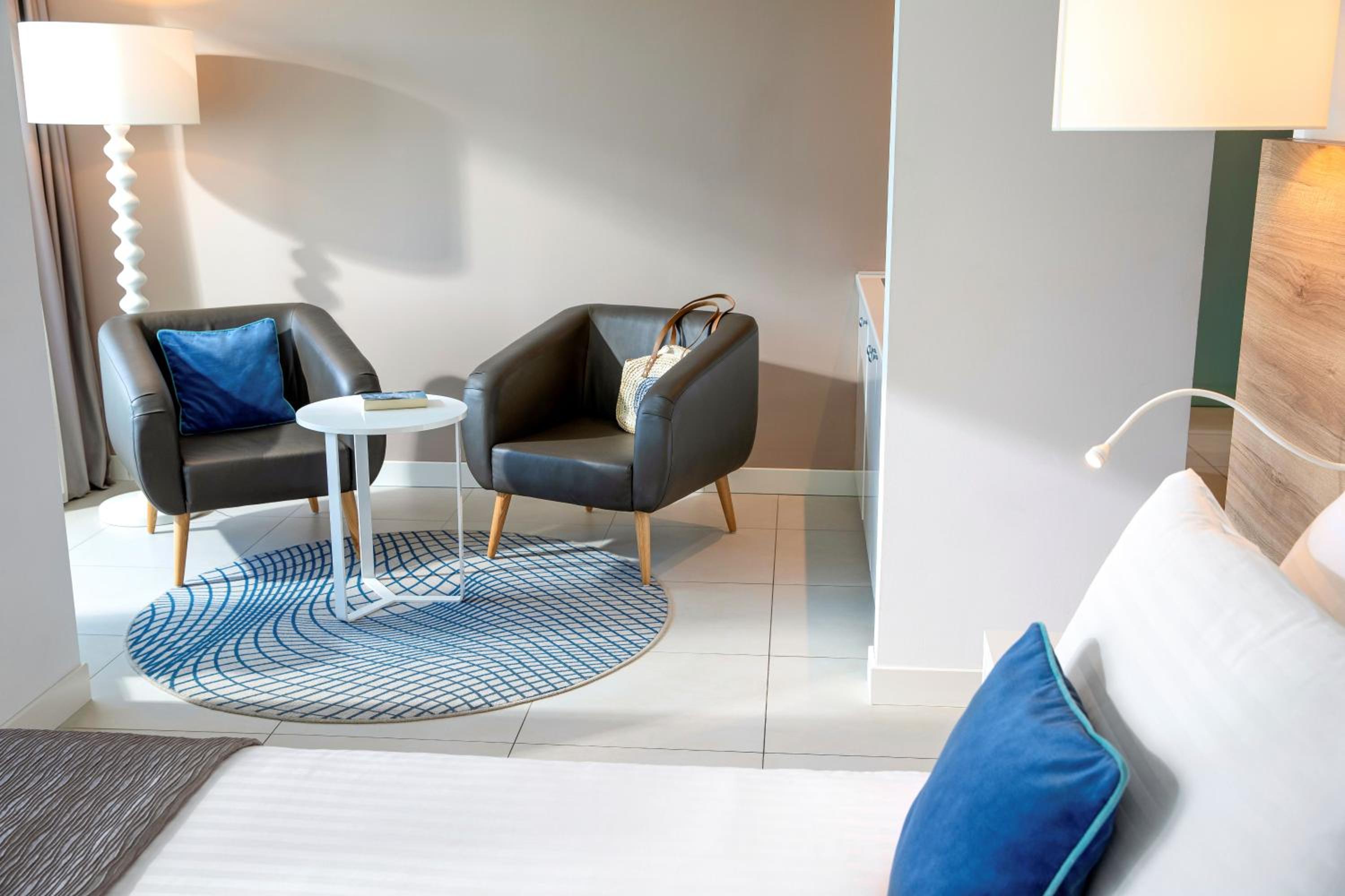 Junior Suite Swim Up with Sea View