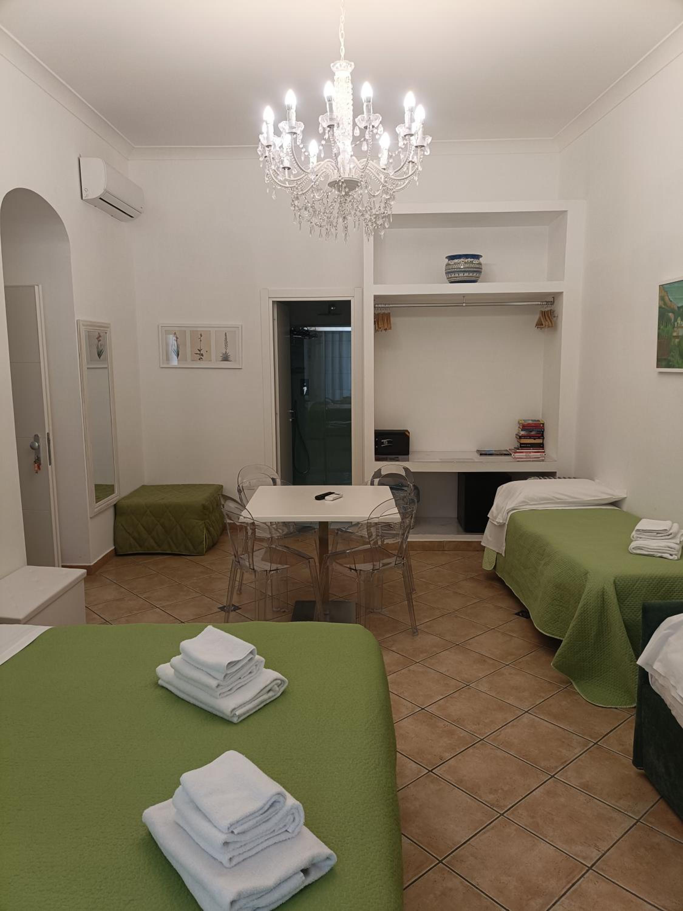 Quadruple Room - Photo 3