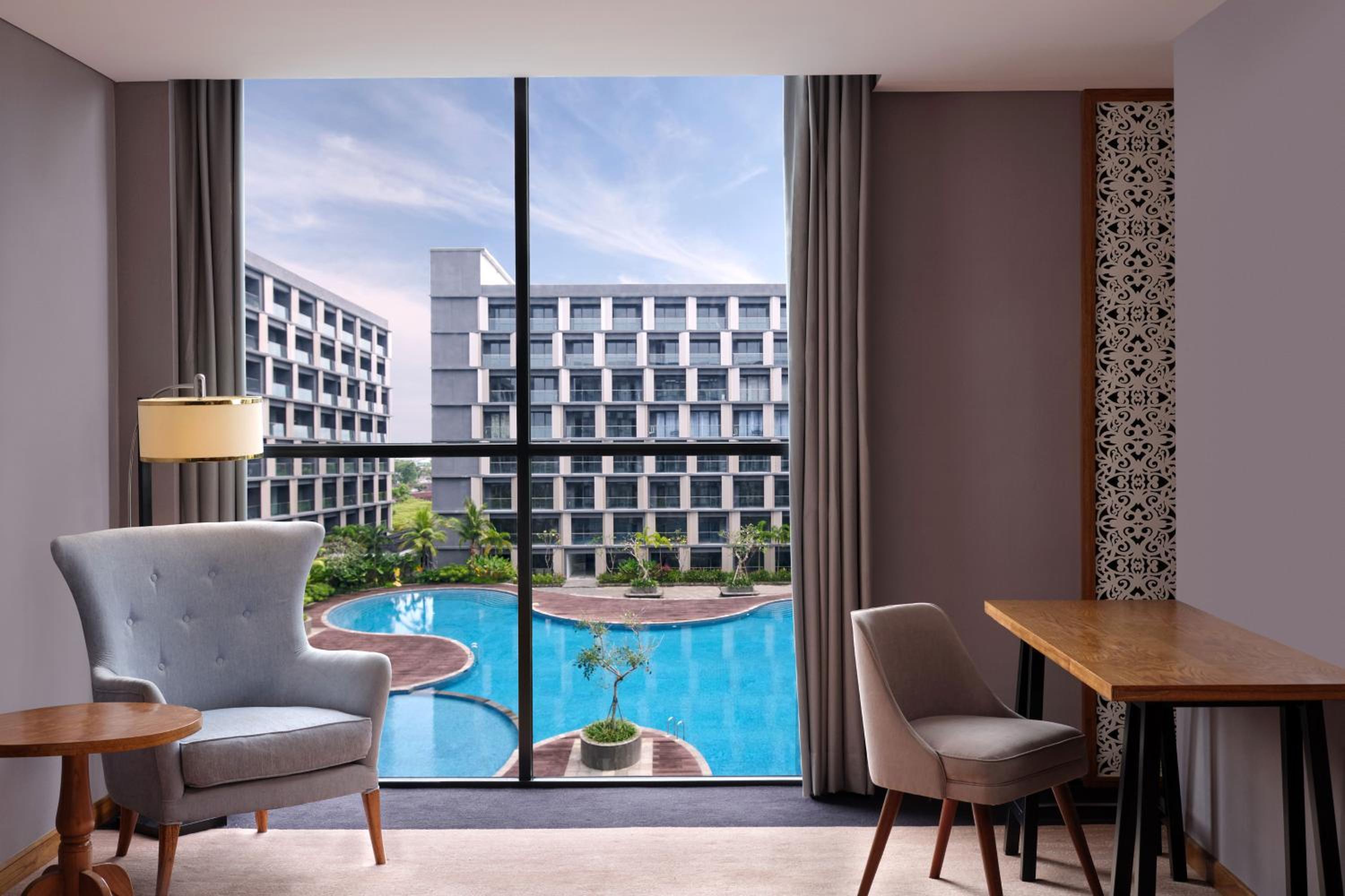Deluxe Premium Twin Room with Free Airport Shuttle Transfer - Photo 2
