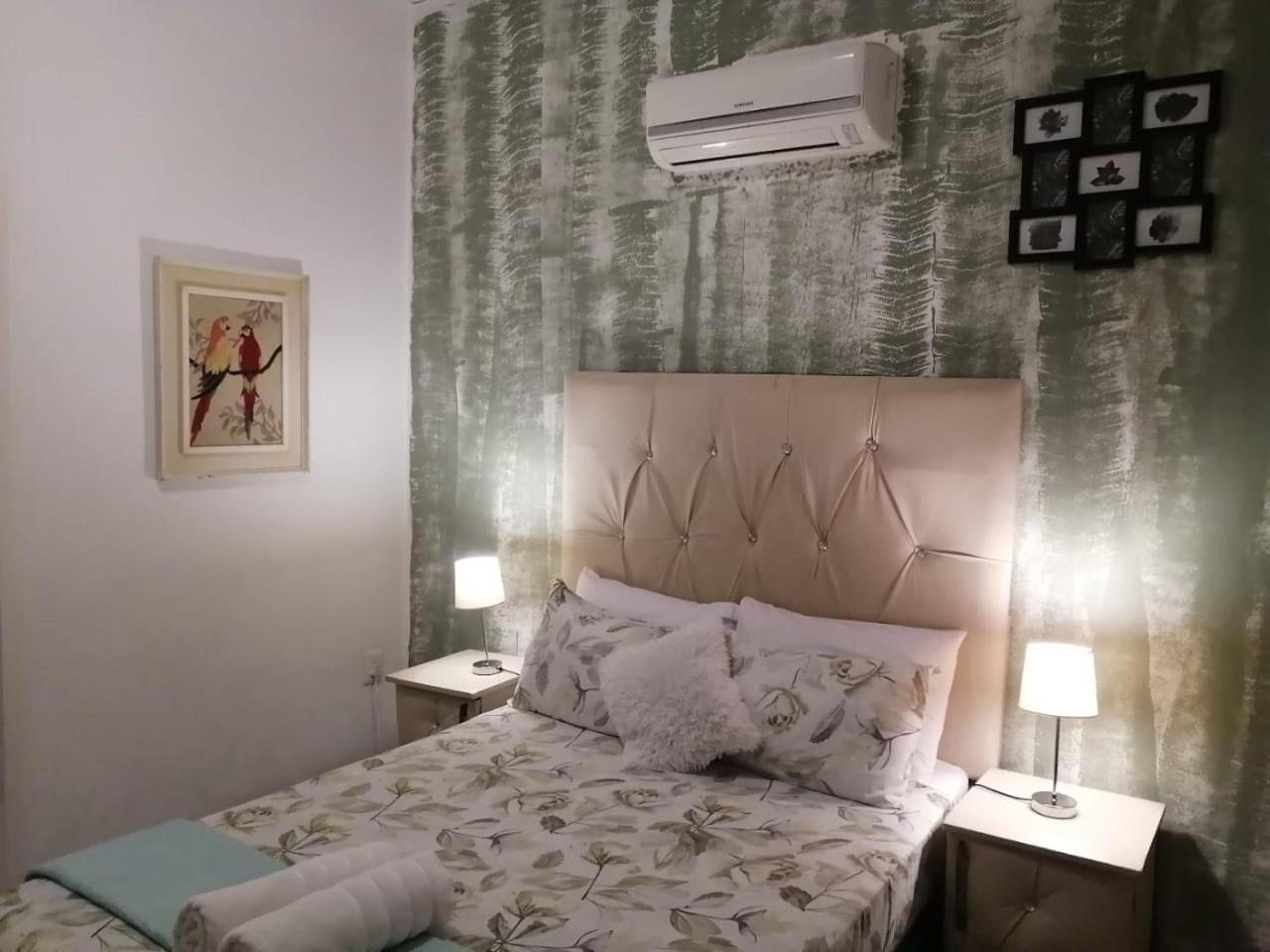 Double Room with Balcony - Photo 1