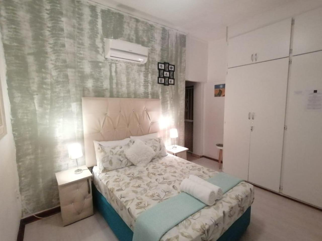 Double Room with Balcony - Photo 11