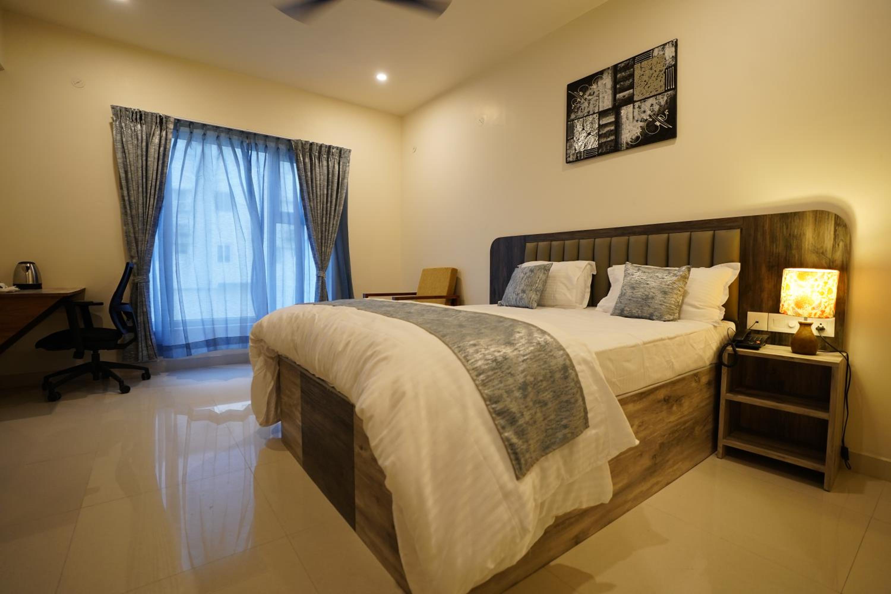 Deluxe Double Room (2 Adults + 1 Child) - Photo 19