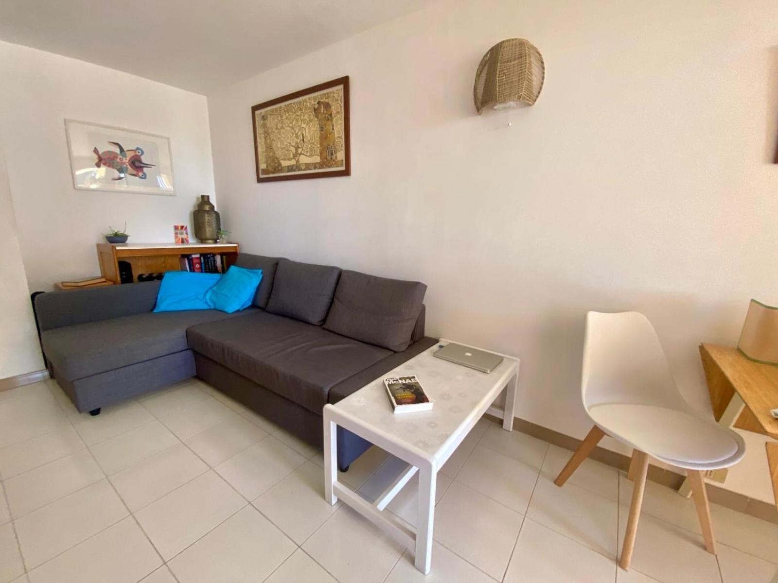 One-Bedroom House photo 2