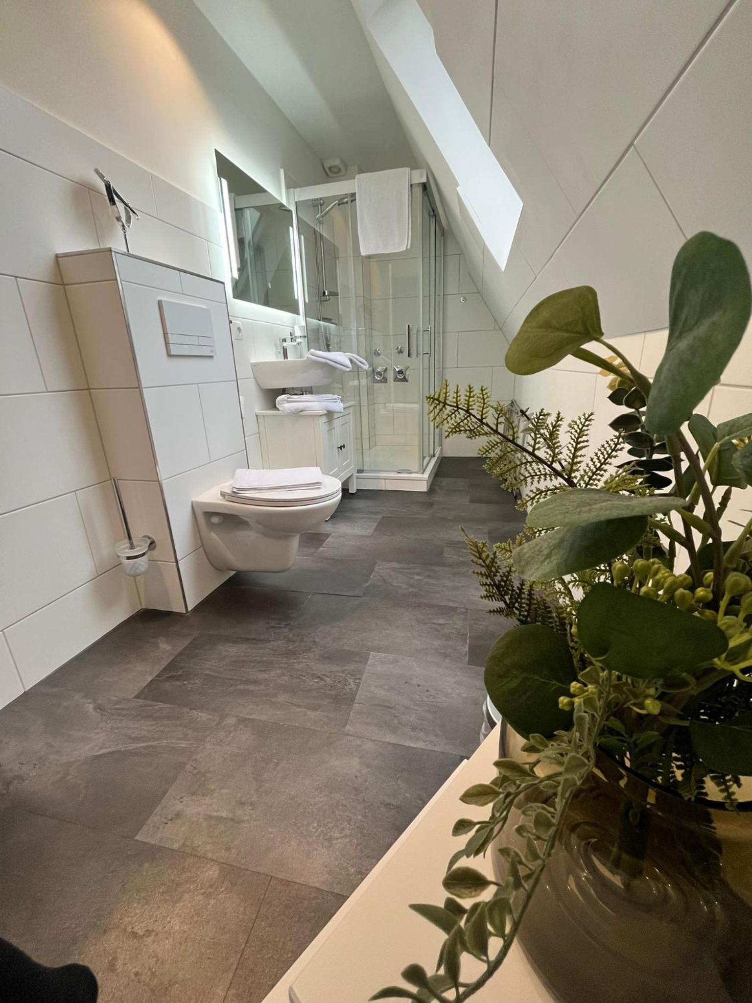 Apartment with Shower photo 2