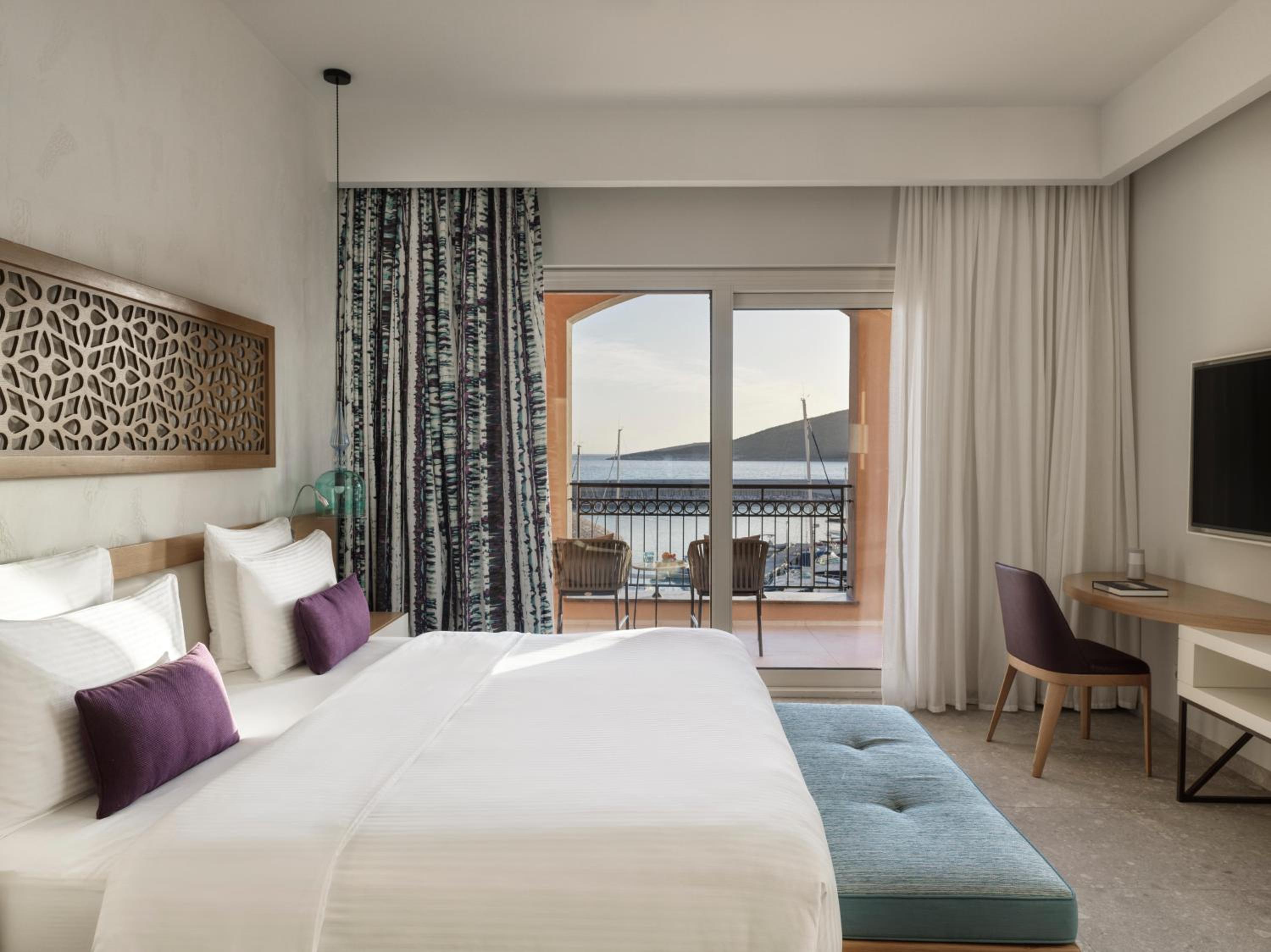 Grand Deluxe Corner Suite Sea View - Photo 3