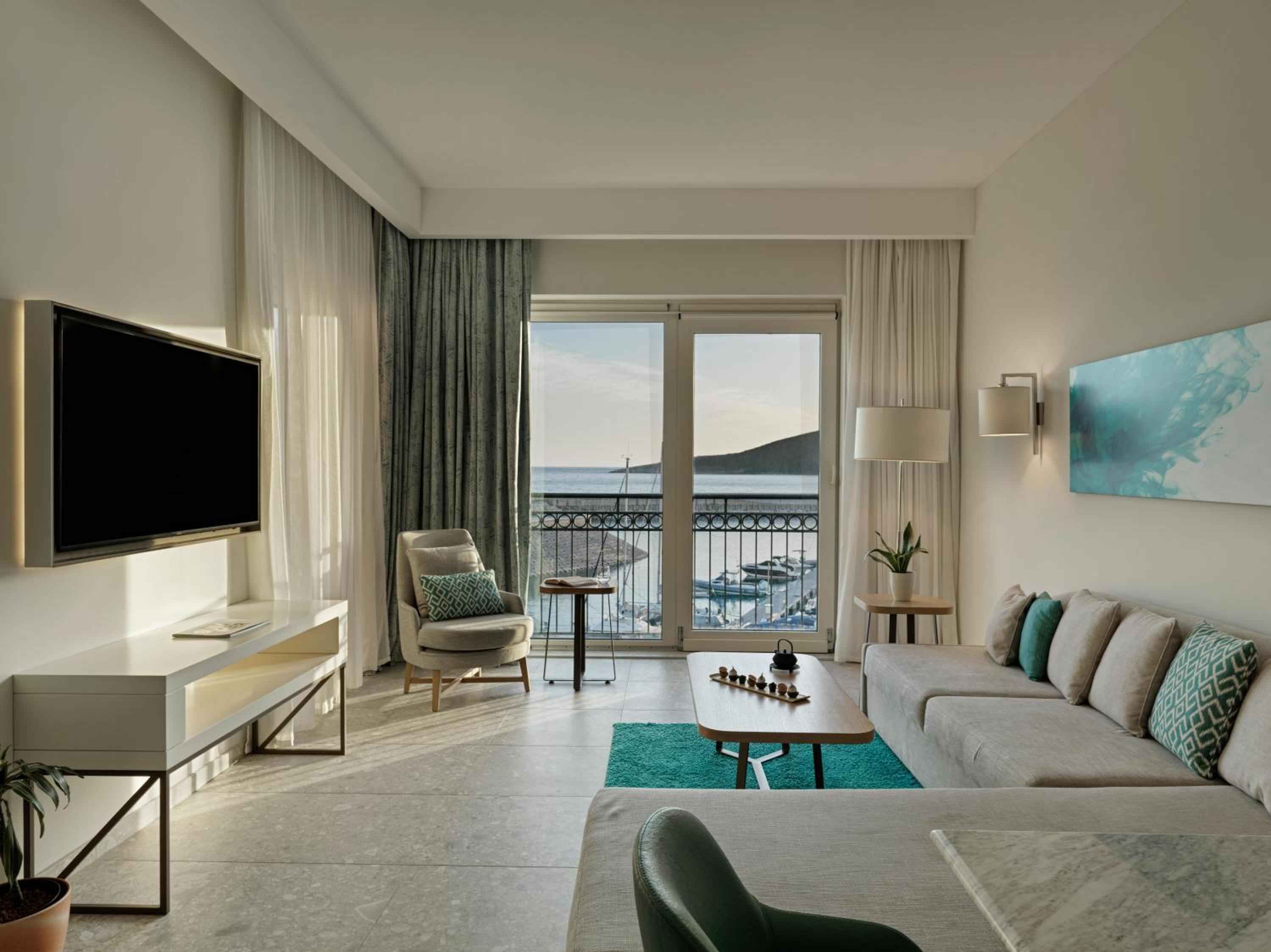 Grand Deluxe Corner Suite Sea View - Photo 4